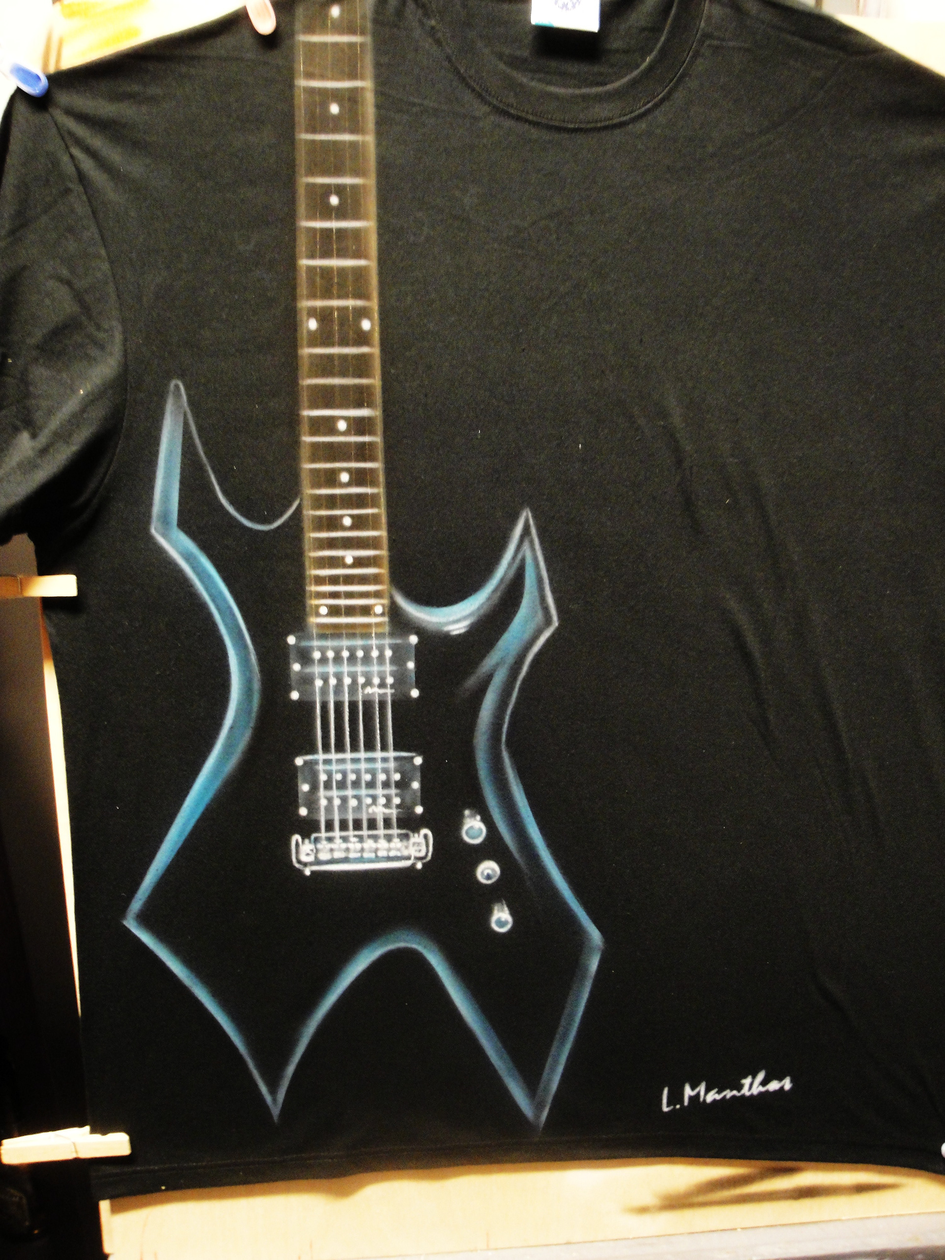 B.C Rich guitar ( airbrush on black t-shirt)
