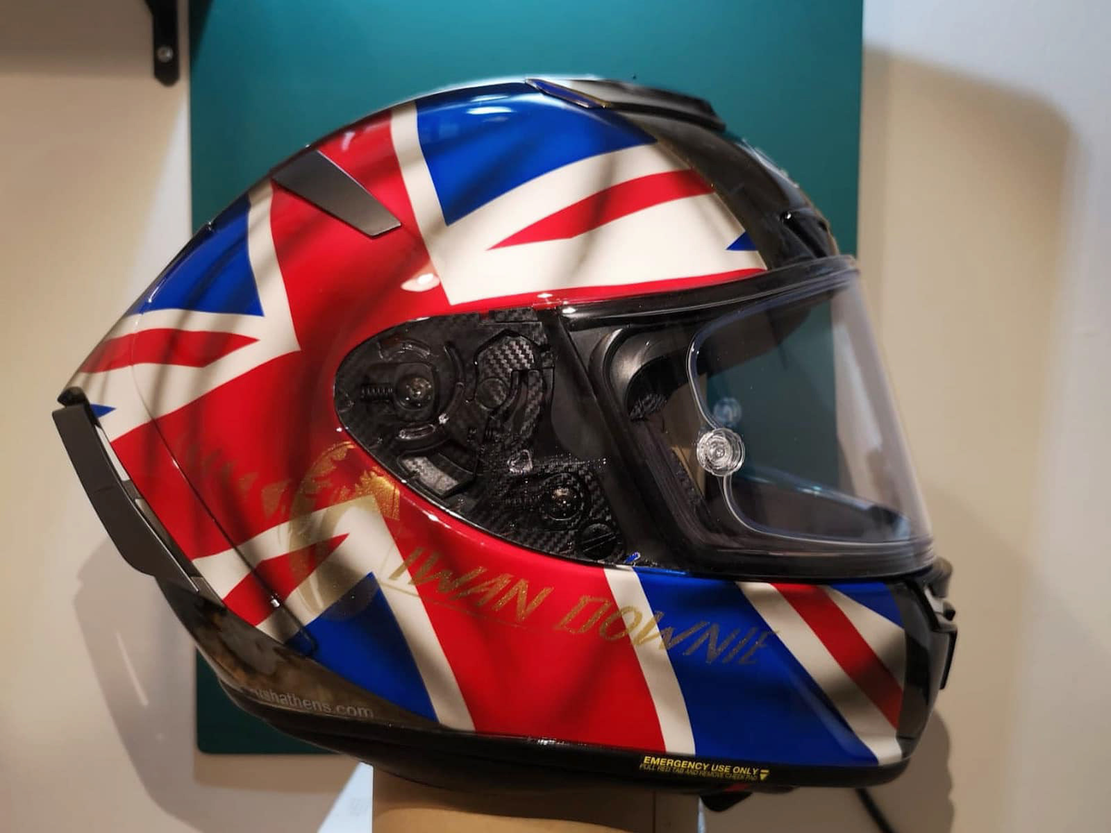 Union Jack and Samurai warrior airbrush artwork on Shoei X-Spirit III helmet