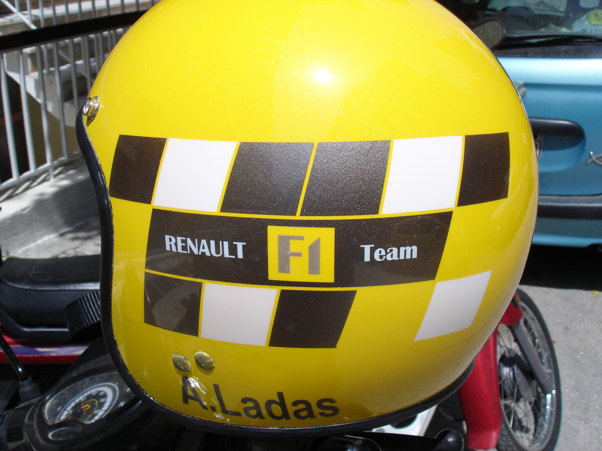 Renault R26 F1 Team airbrush - custom paint on Sparco race helmet