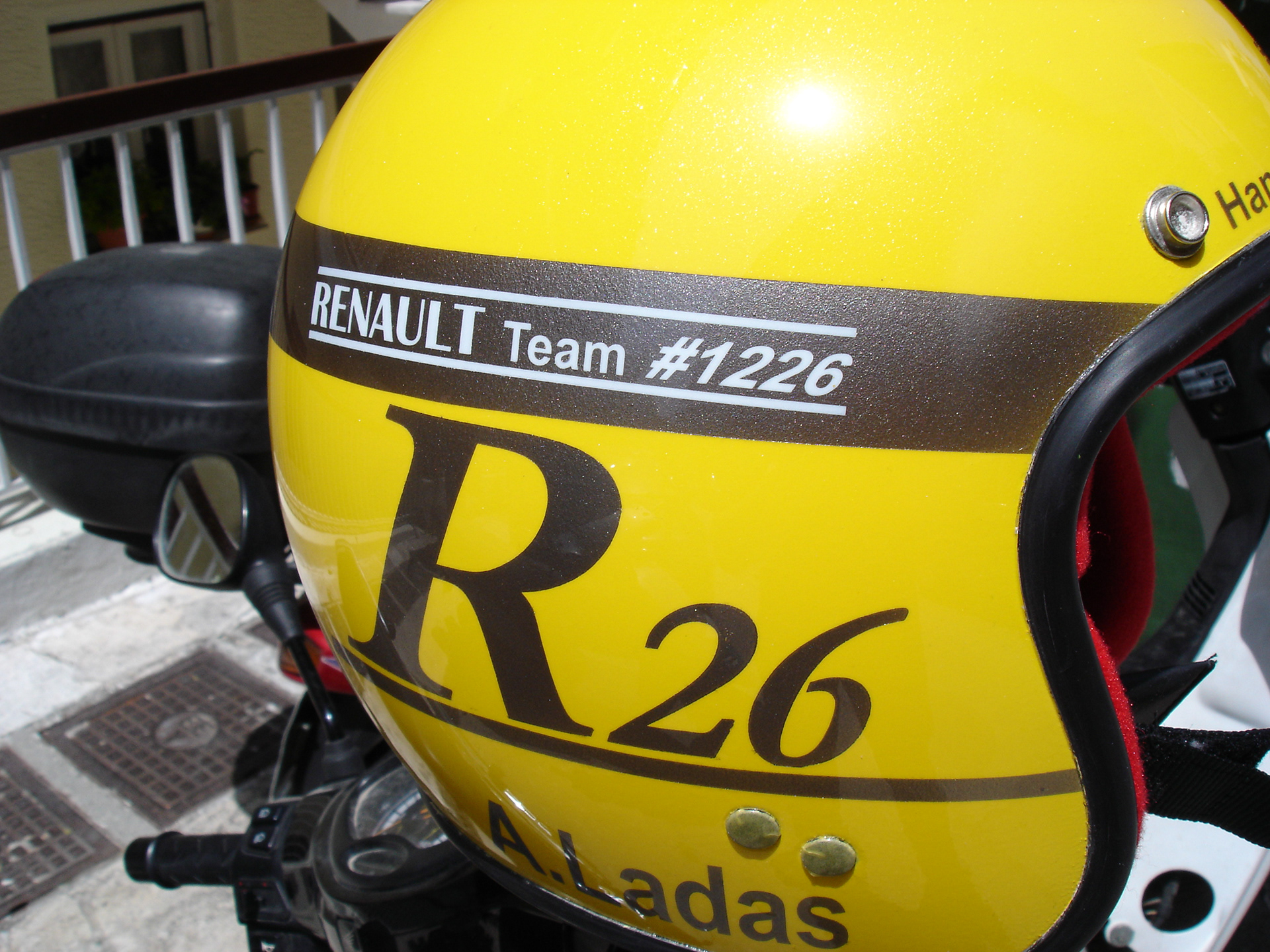 Renault R26 F1 Team airbrush - custom paint on Sparco race helmet