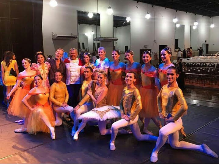 UM BAILE REAL (2016) - Bailarino - Escola de Ballet Maria Cardoso
