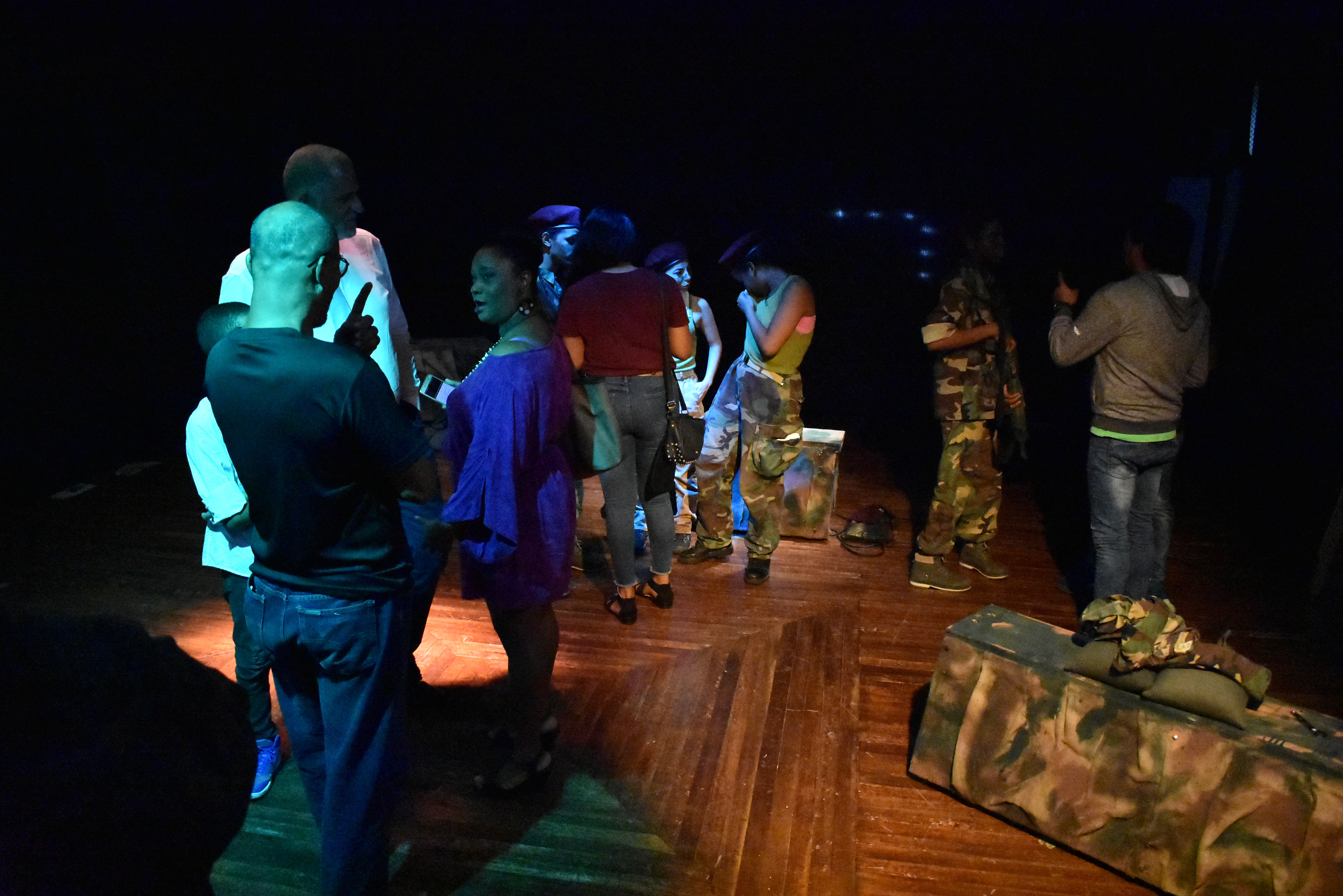 Apoya a vento de teatro. Teatro Zaktán.