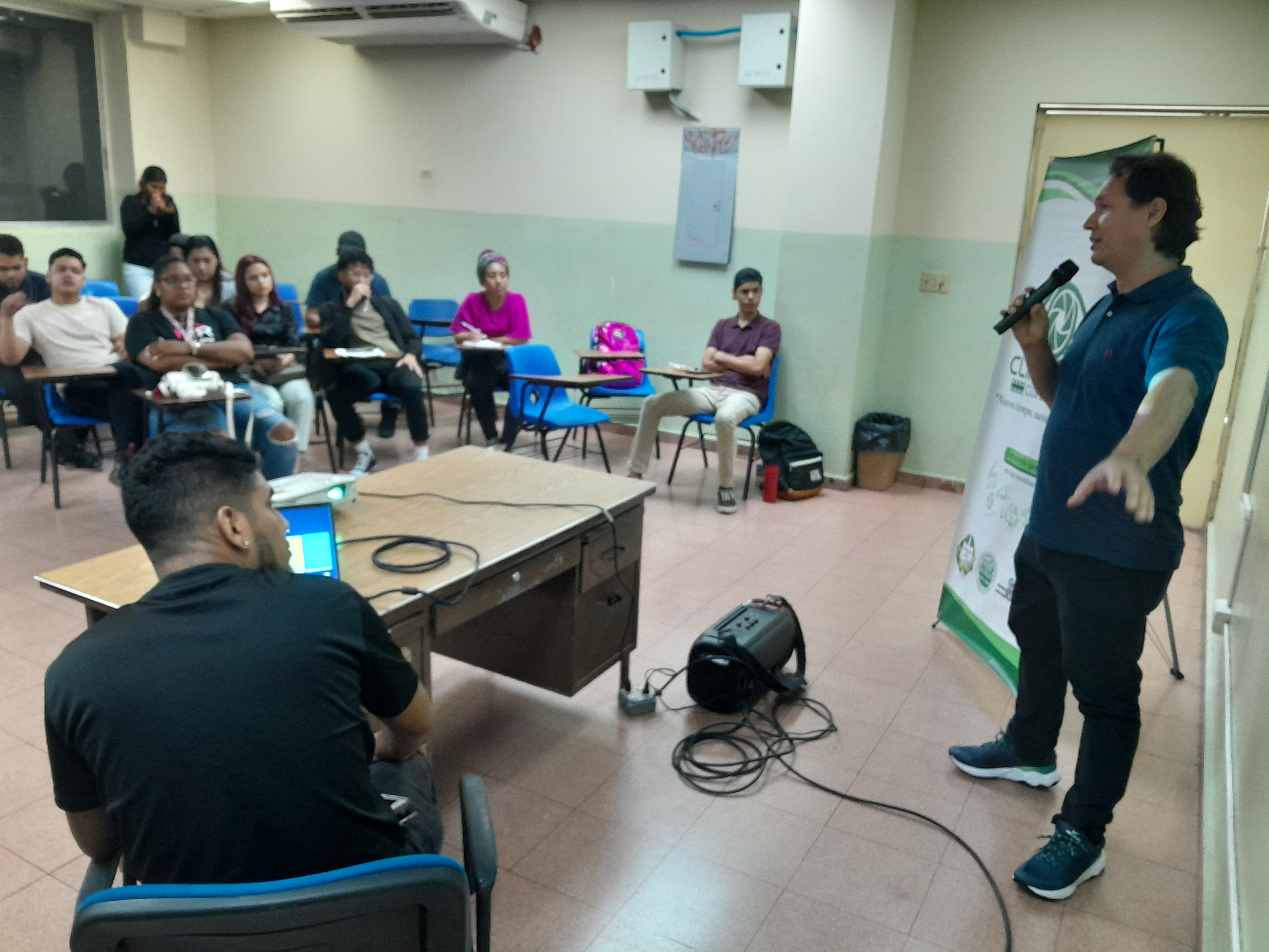 TALLER SOBRE PRODUCCION (Invitación)