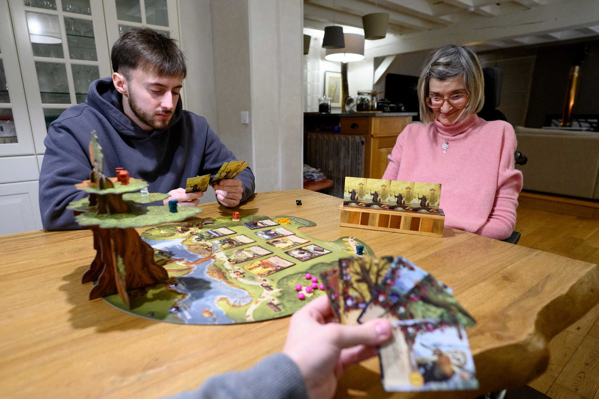 Les jeux de société permettent un moment de partage en famille. Willam est développeur de jeux et est particulièrement sensible à l’accessibilité aux personnes handicapées dans la conception de nouveaux jeux.