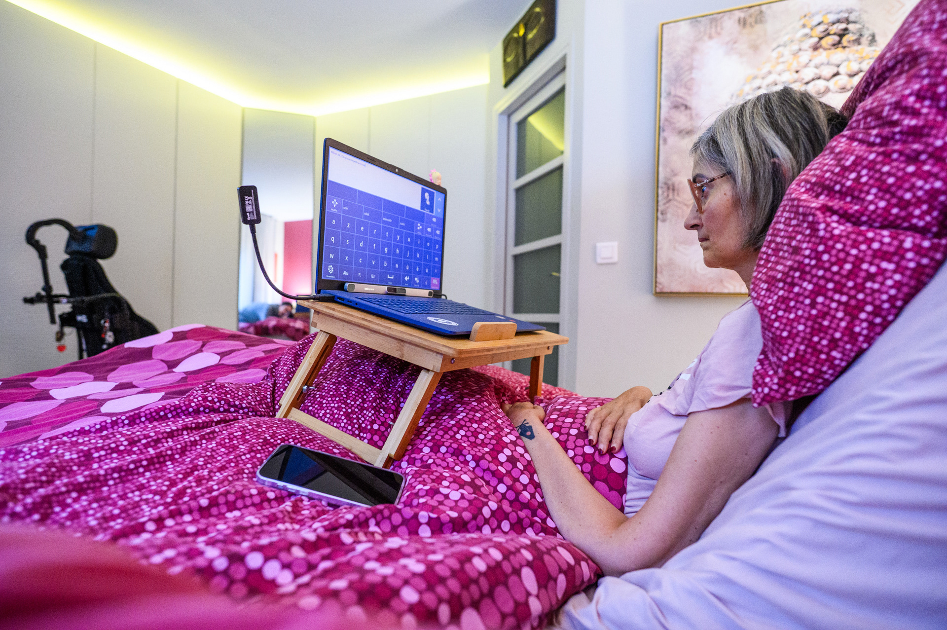 Lydie ne se résume pas à son handicap. C’est une femme active qui écrit un roman.
