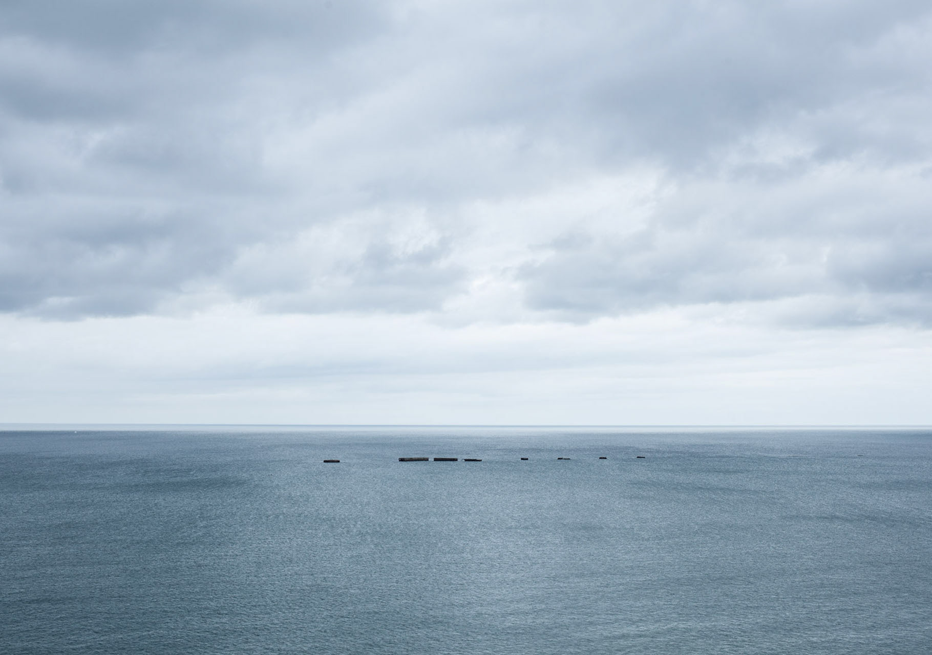 Mulberry B, Arromanches, Normandie, Photographie von Peter Lebeda