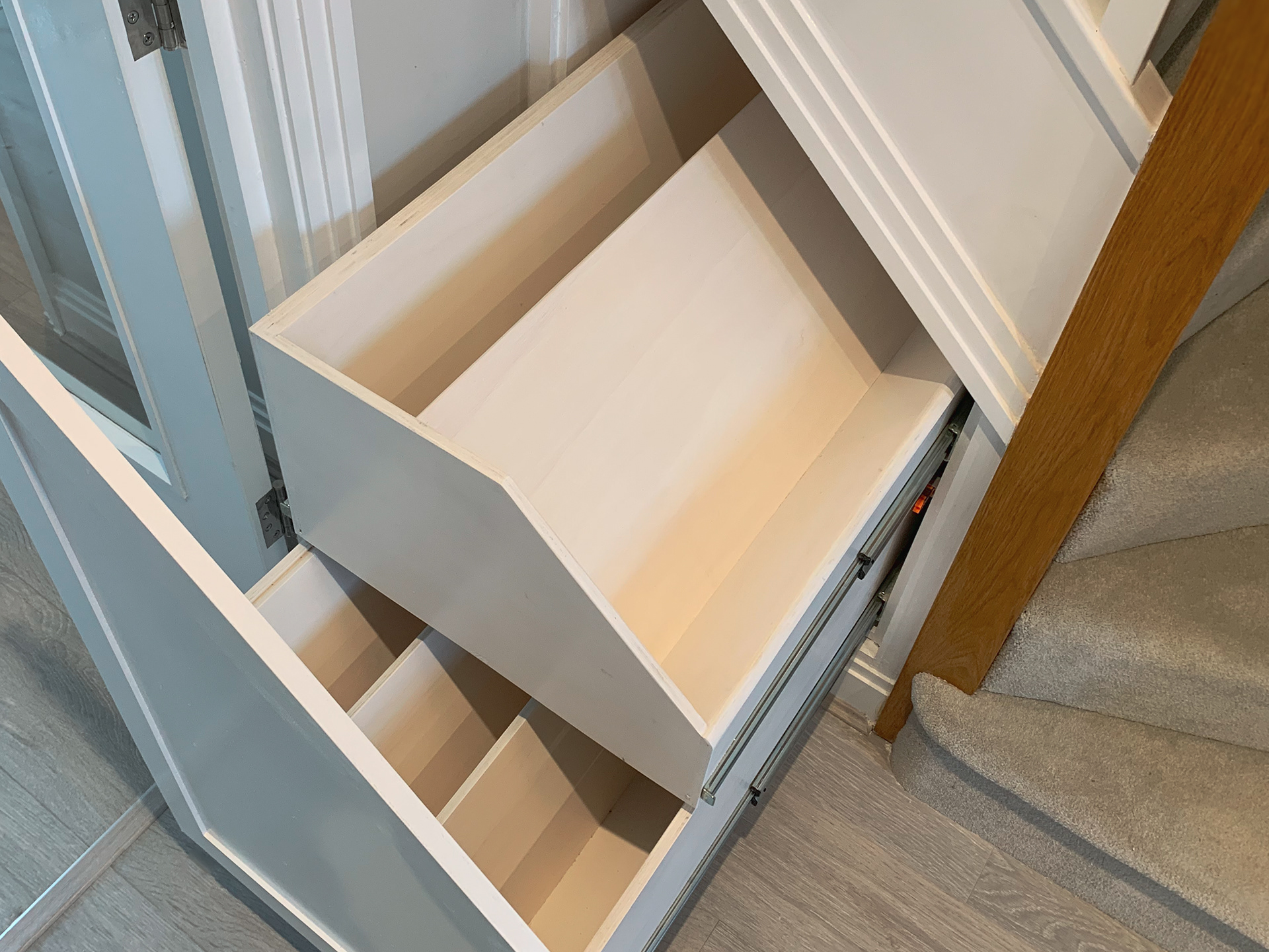Top pull out drawer