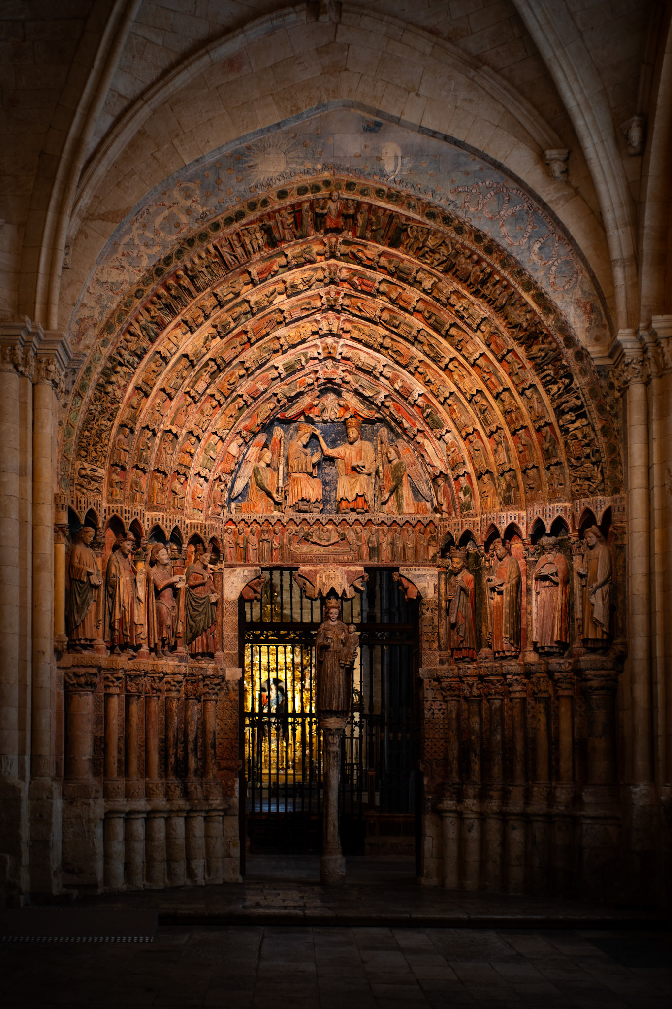 Pórtico gótico de la majestad.