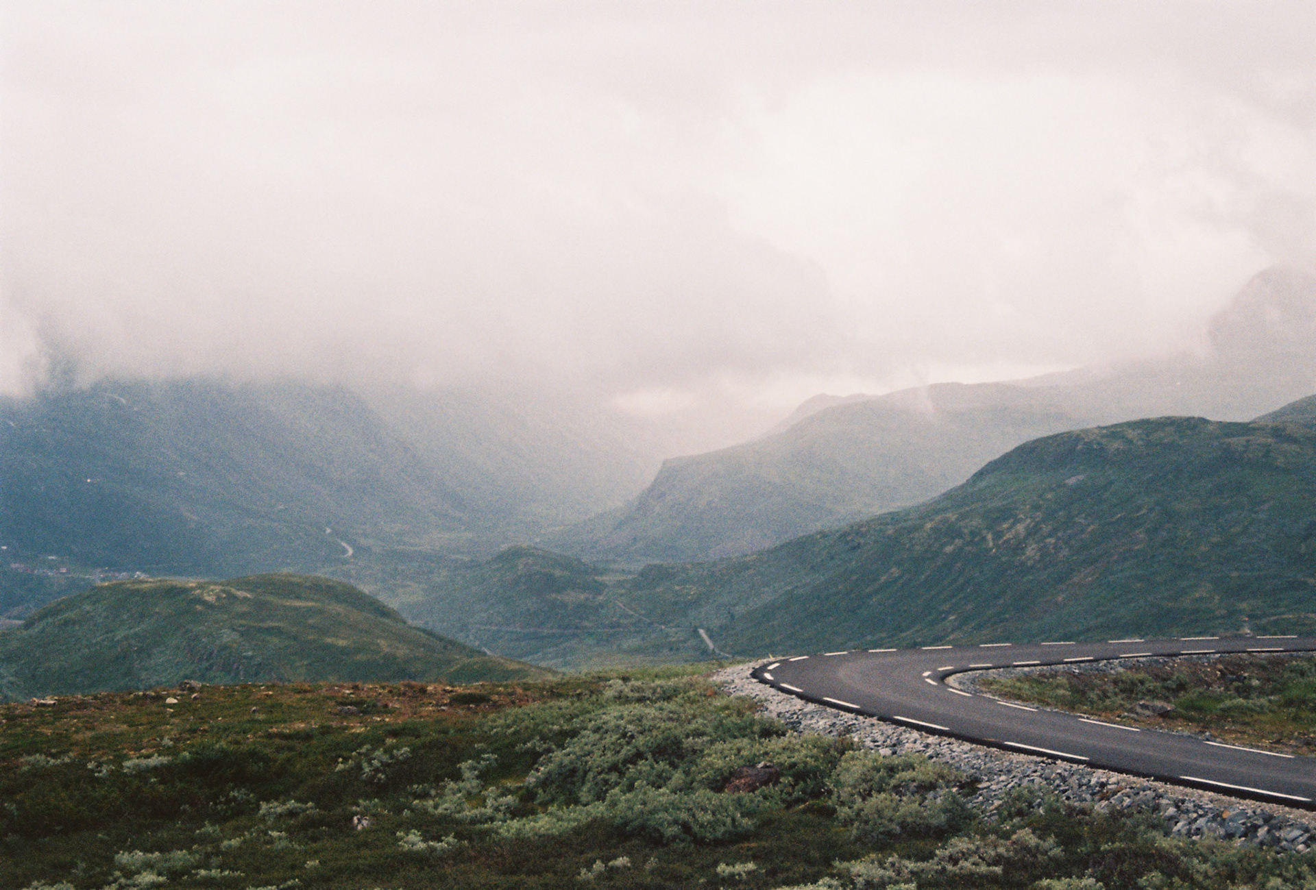 A long winding road through Norways mountain pass.