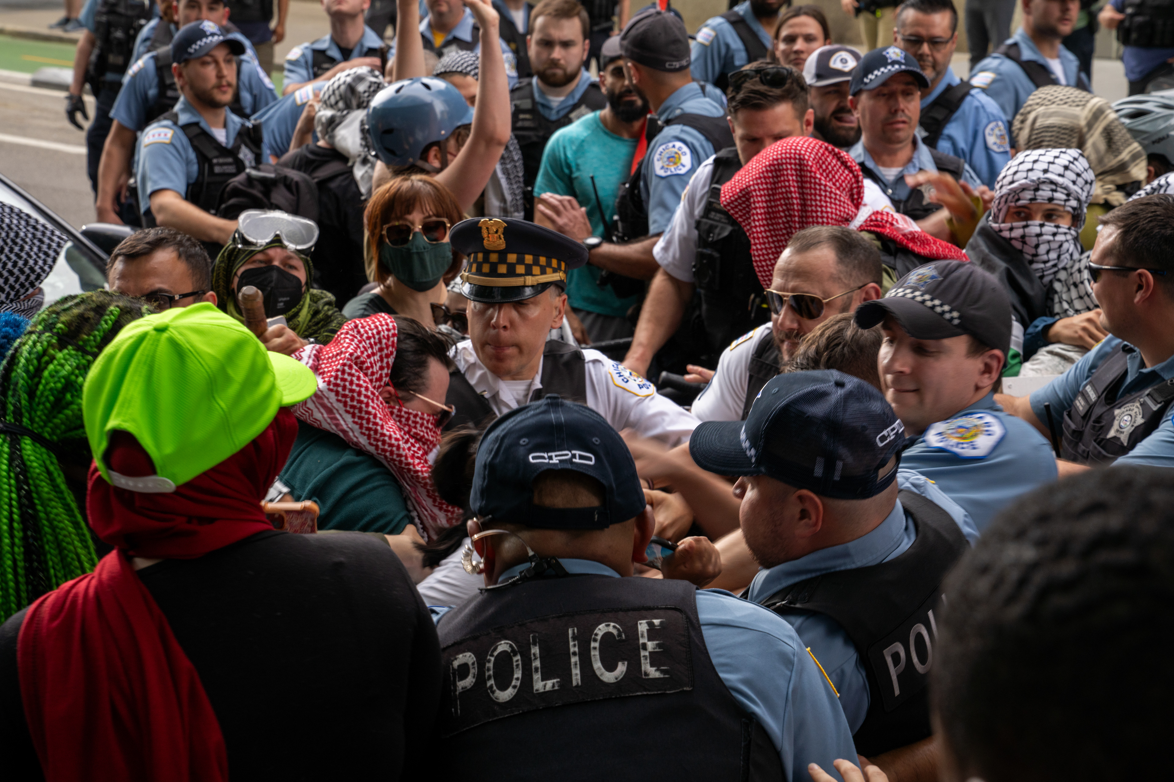 Chicago — Police confront protesters during a protest in front of the Israeli consulate in Chicago.