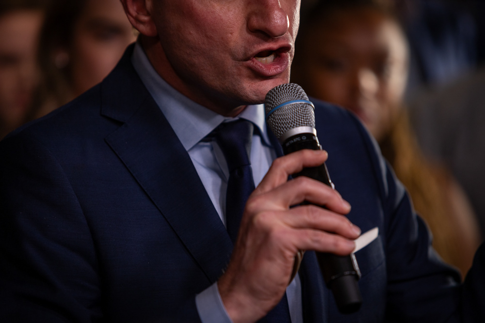 Manchester, N.H. — Long-shot Democratic presidental candidate Dean Phillips (D-MN) speaks at a New Hampshire campaign event, Jan. 23, 2024.