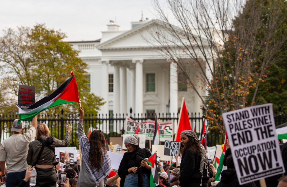 Washington — Protesters stand at the White House gates protesting the war in Gaza.