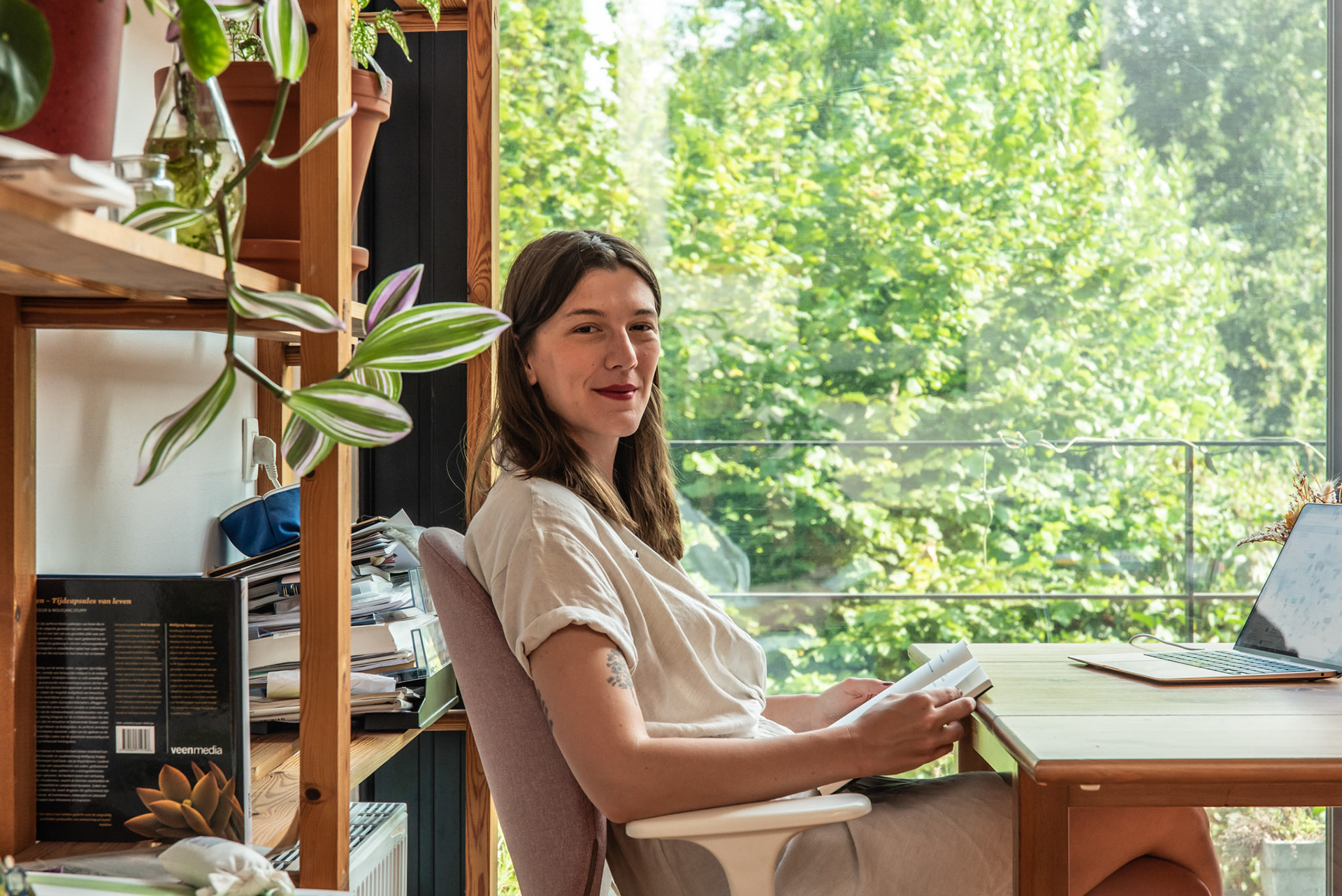 Charlotte Van den Broeck voor Poëziecentrum (c) Simon Bequoye