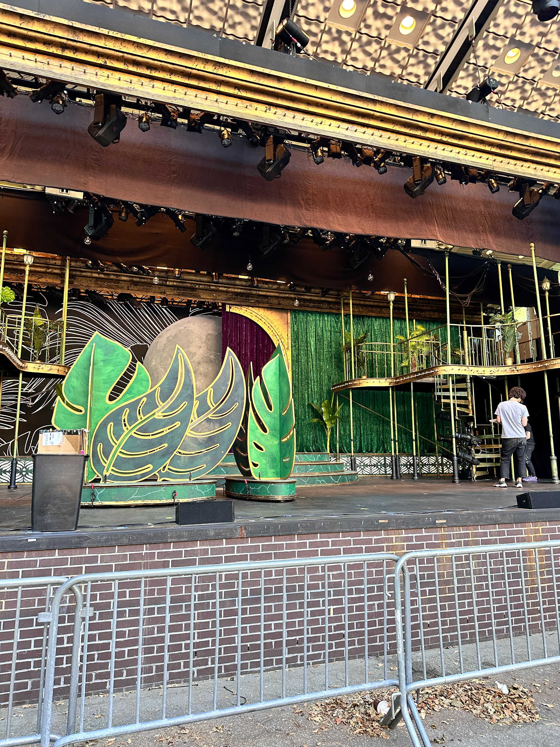 A MIDSUMMER NIGHT'S DREAM