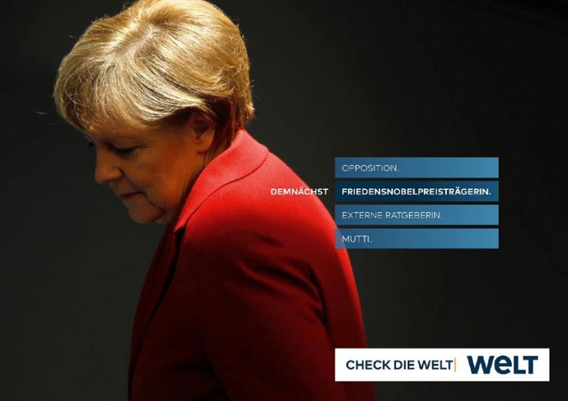 Eine Anzeige, die für die Zeitung WELT wirbt. Wir sehen Angela Merkel. In der Headline gibt es nun vier verschiedene Optionen, wie ihre Geschichte weitergeht. Demnächst Opposition. Demnächst Friedensnobelpreisträgerin. Demnächst externe Ratgeberin. Demnächst Mutti. Darunter steht: Check die WELT.