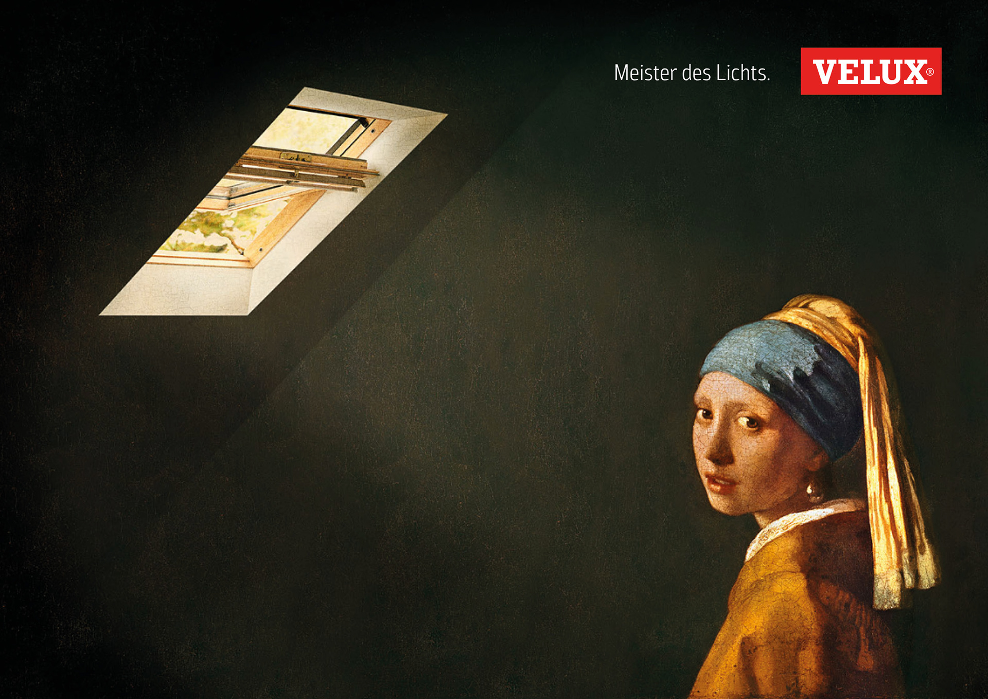 Eine Anzeige für Velux Fenster. Wir sehen einen Ausschnitt eines berühmten Gemäldes: Das Mädchen mit dem Perlenohrring von Jan Vermeers. Auf das gemalte Mädchen scheint ein ganz besonderes Licht. Dieses kommt durch ein Velux Fenster in den Raum hinein. Dazu steht: Meister des Lichts. Velux.