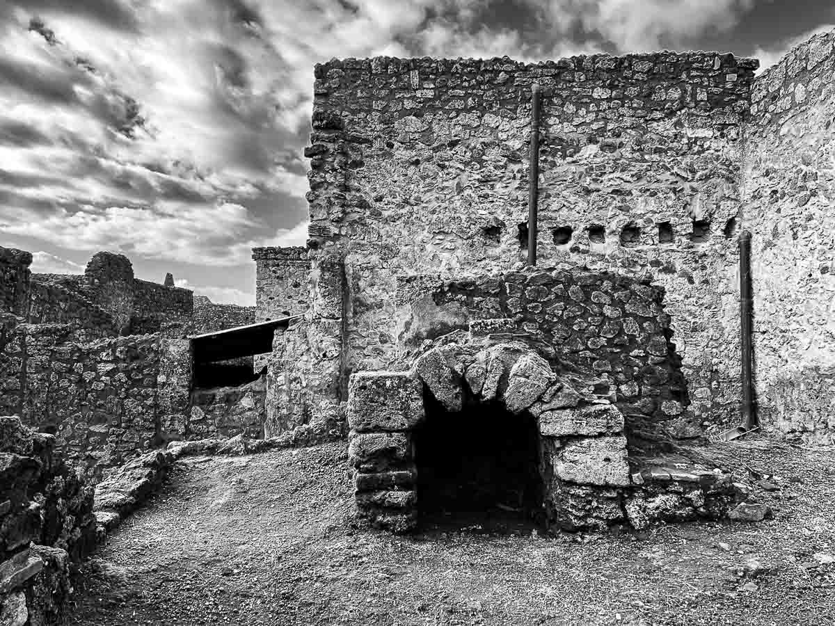 Firepit - Pompeii, Italy