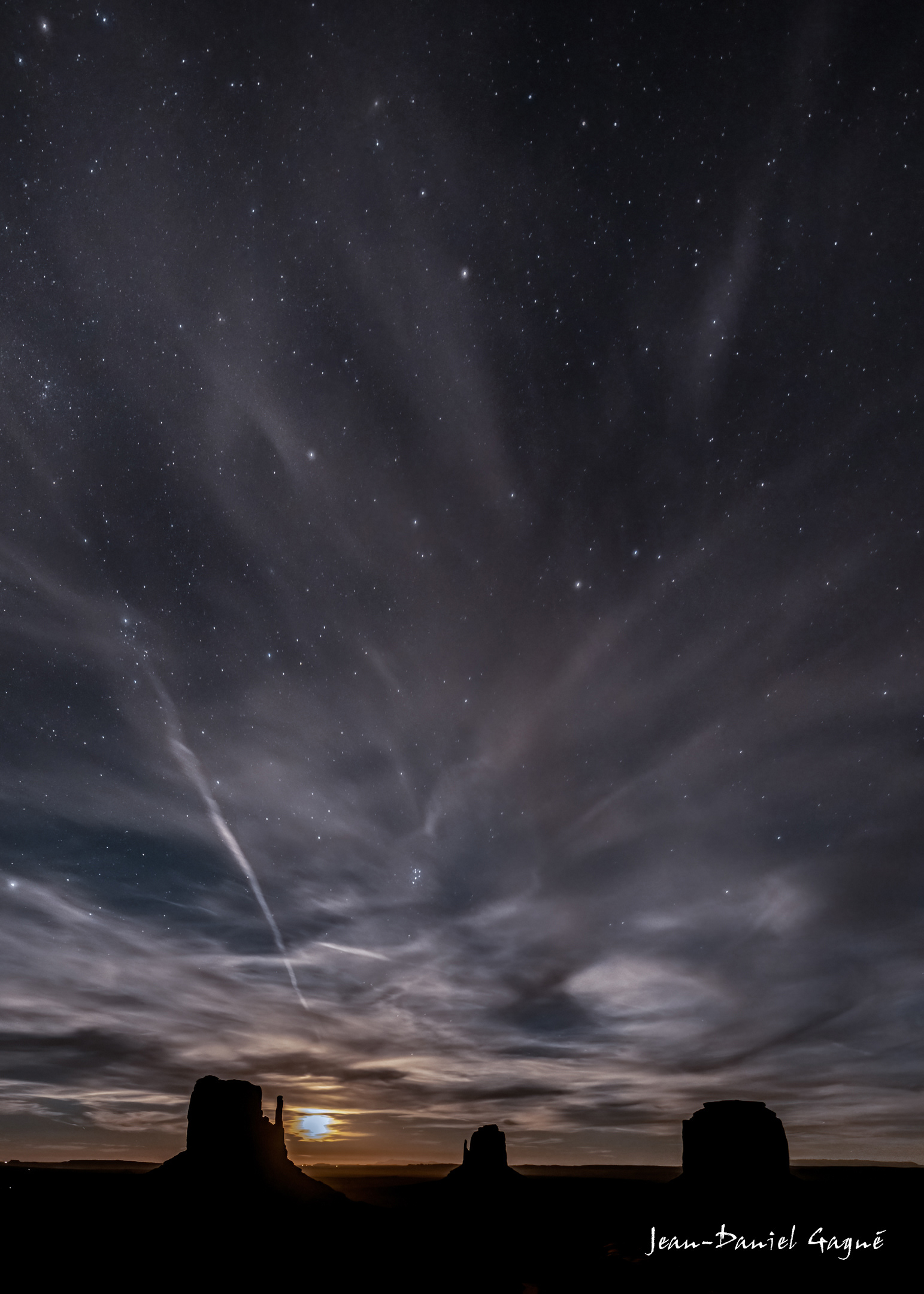 MOON RISE OVER NAVAJO VALLEY
