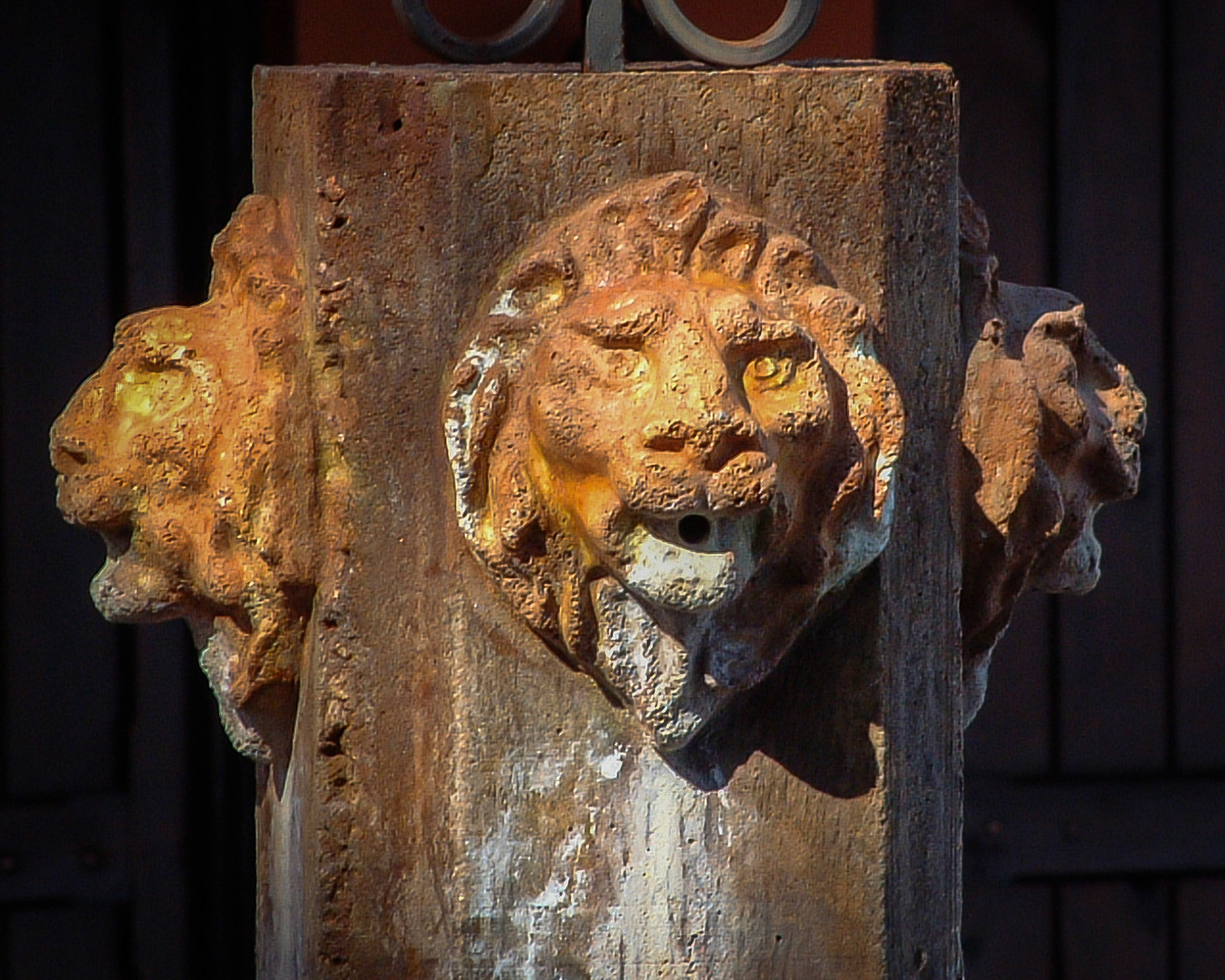 This was a fountain I came across while in Miami. The fountain wasn't working,but thelor and lighting on the fountain were beautiful.