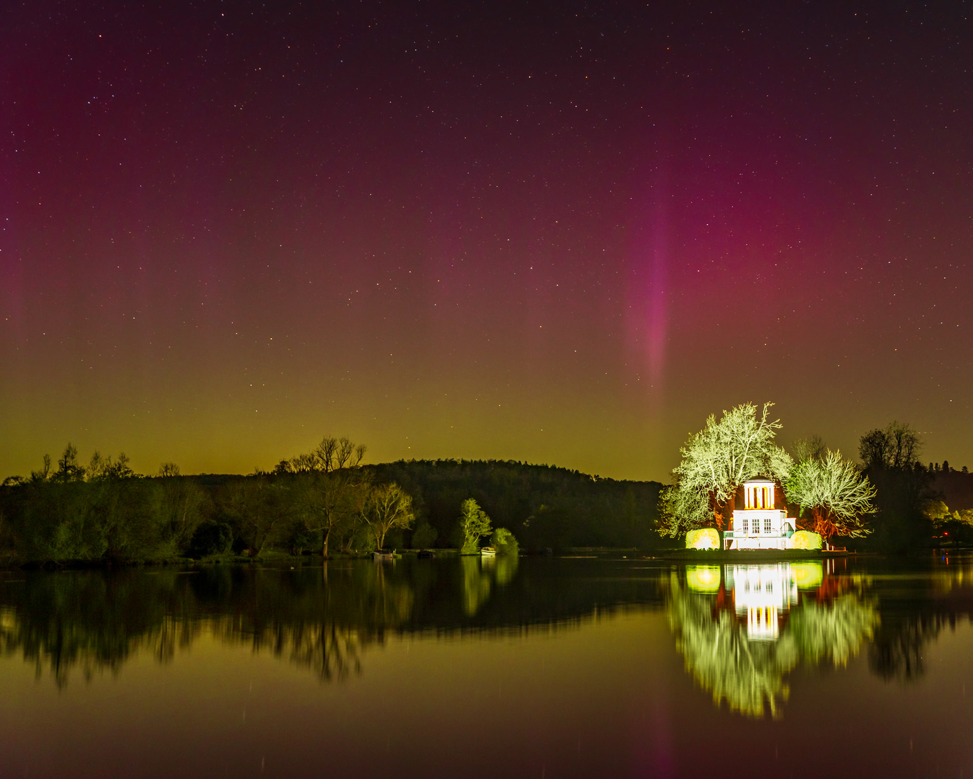 Aurora over the Henley Obelisk along the River Thames. A red pillar of the aurora borealis is clearly visible in this stunning capture.