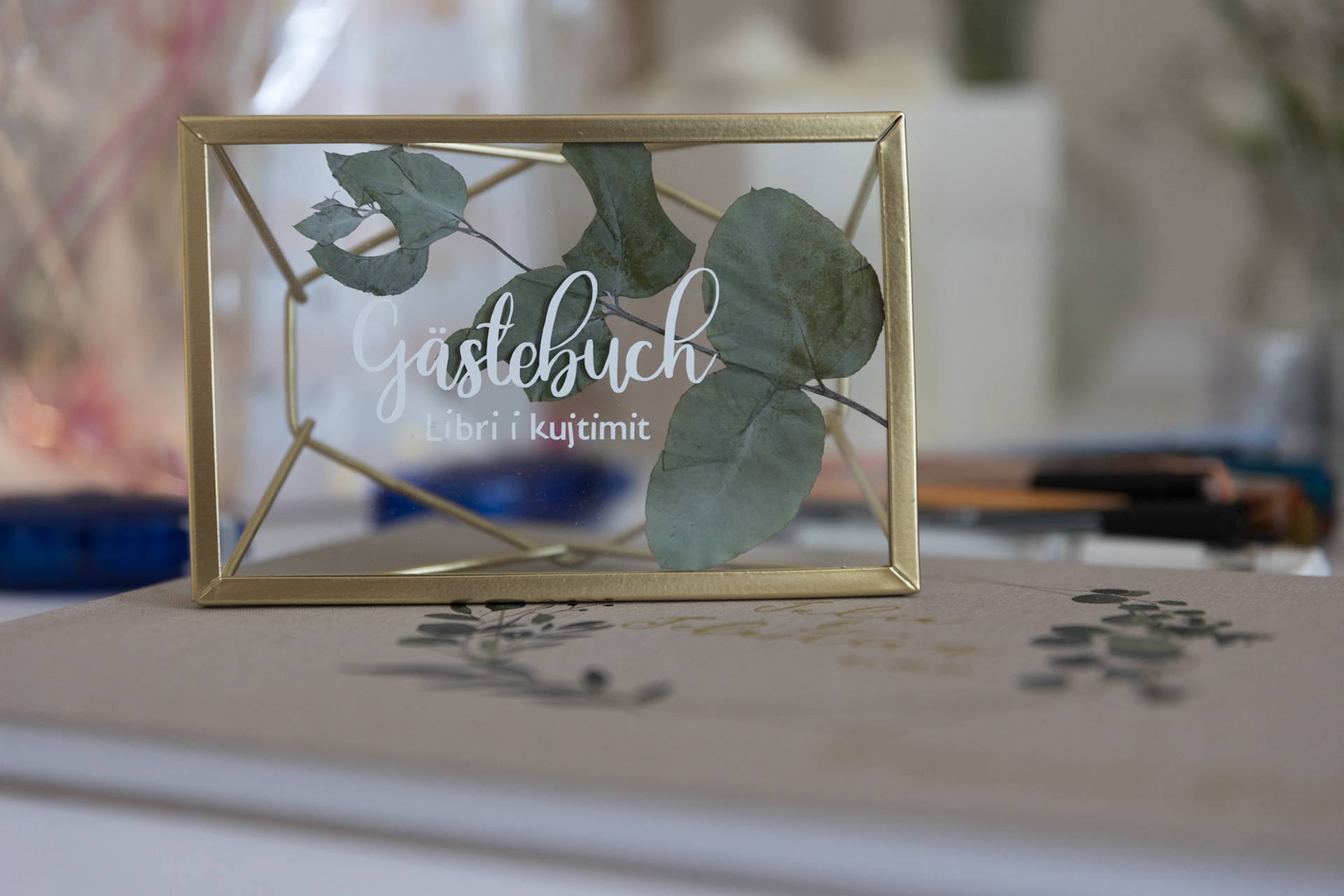 Hinweisschild Gästebuch