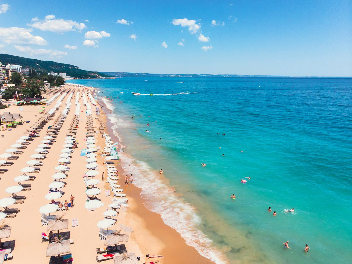 Плажът на Златни пясъци от високо