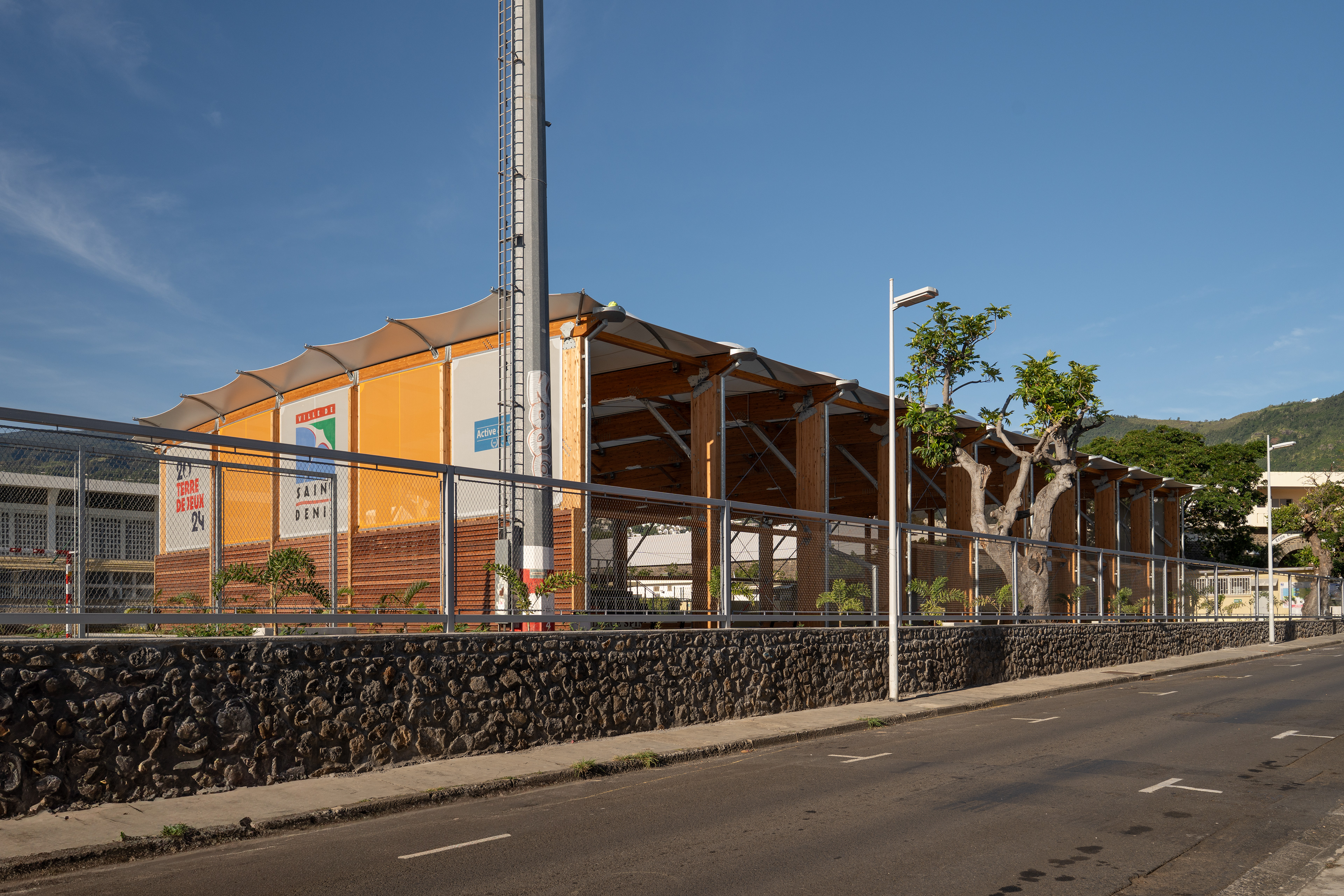 Photographie architecture réunion 974 équipement plateau sportif Joinville luderce spencer saint-denis Sparton 