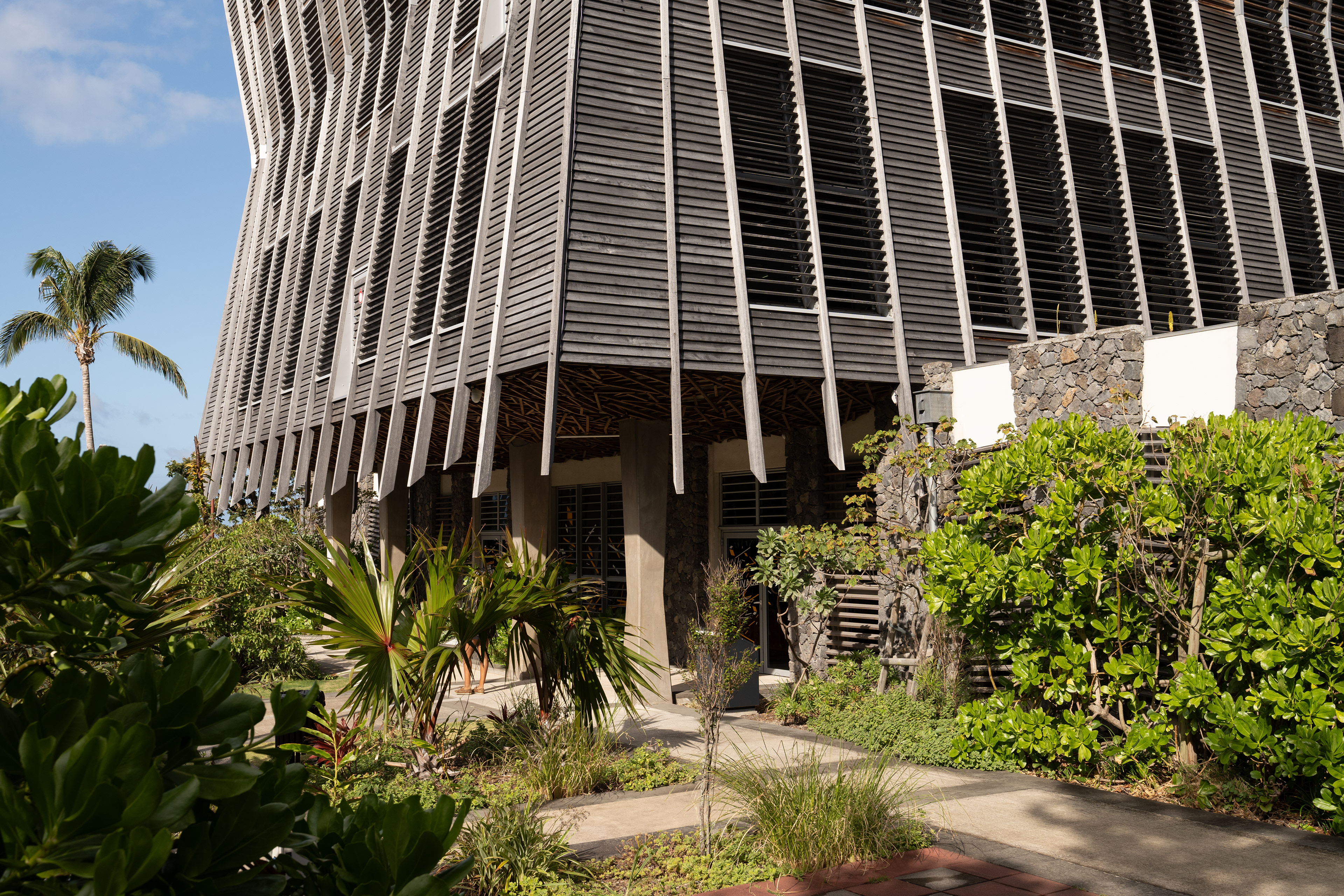 Photographie architecture paysage réunion 974 co-architectes saint-joseph mediatheque sud sauvage 