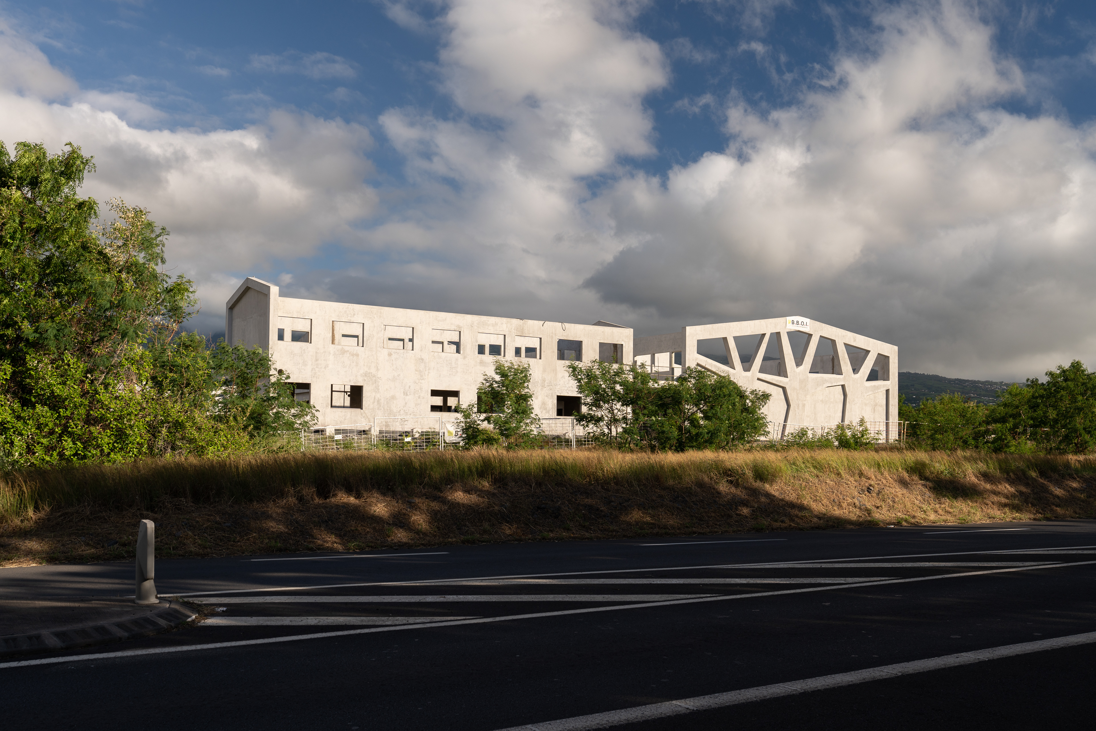 Photographie architecture tropicale réunion 974 altitude80 village austral chantier