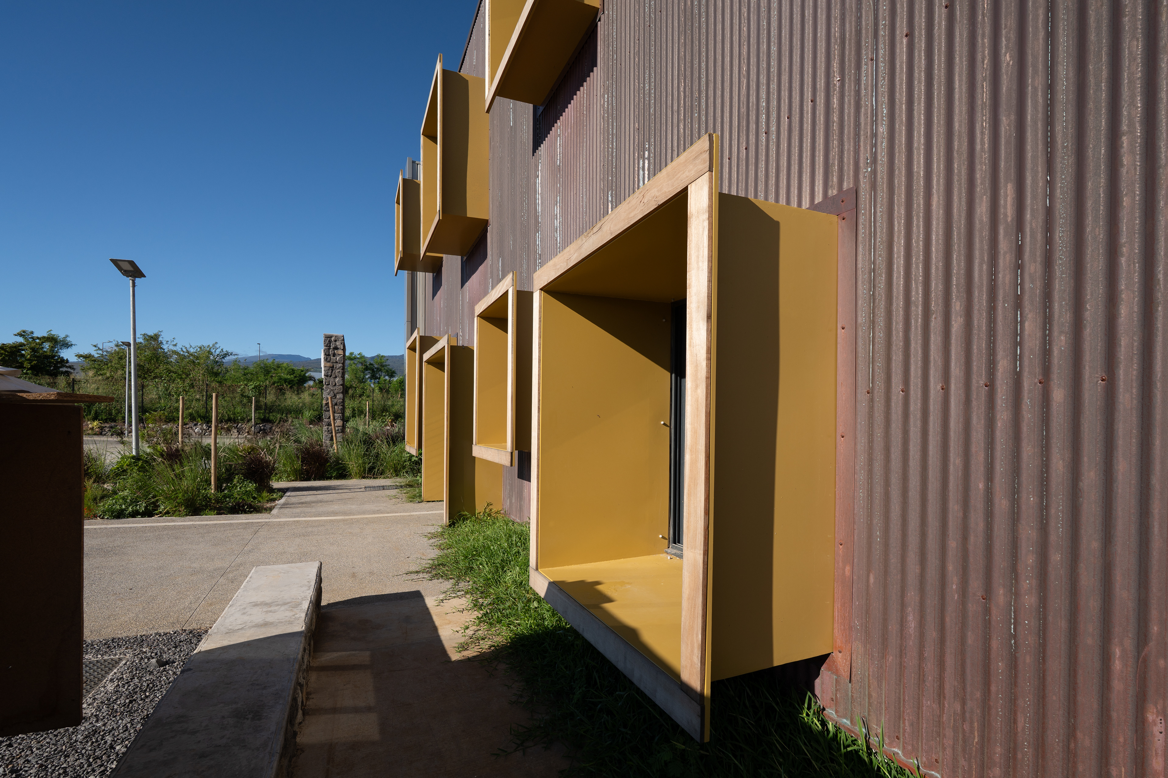  Photographie architecture réunion 974 hangar industriel TT ARCHITECTURE convenance SRA AFFICHE