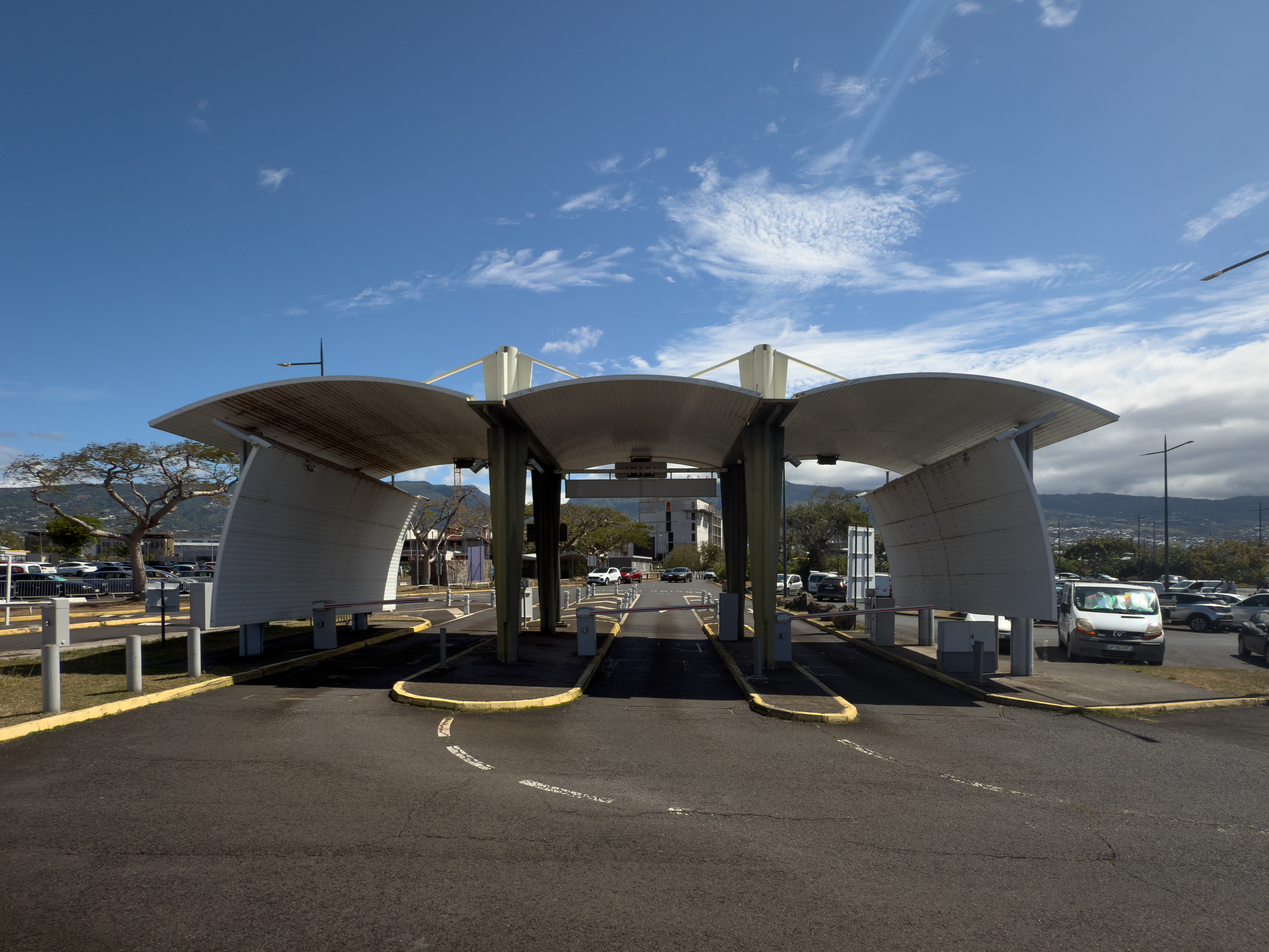 Photographie architecture tropicale réunion 974 Roland Garros aéroport  sainte-marie