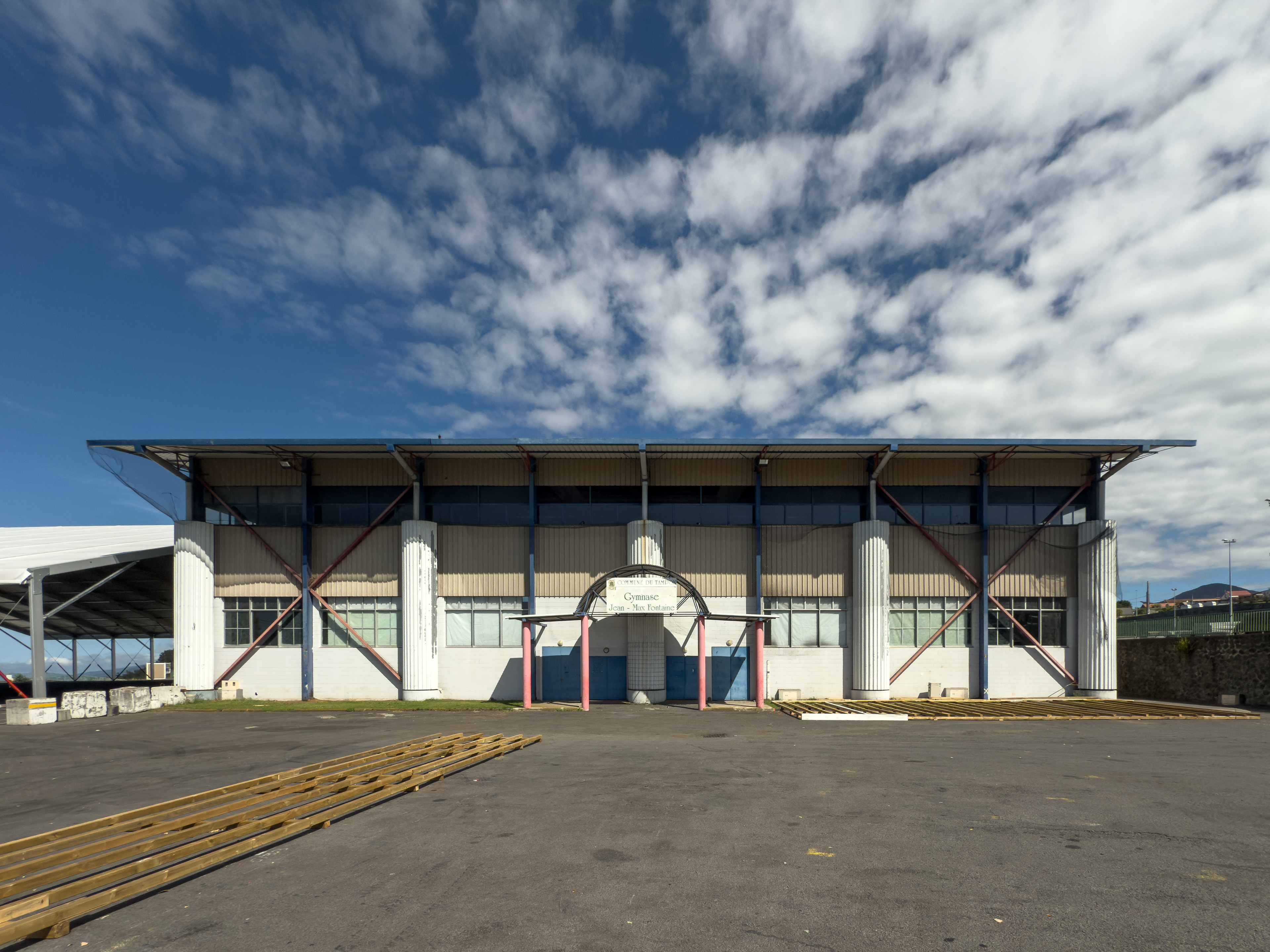 Photographie architecture tropicale réunion 974 Fianu tampon gymnase 23km