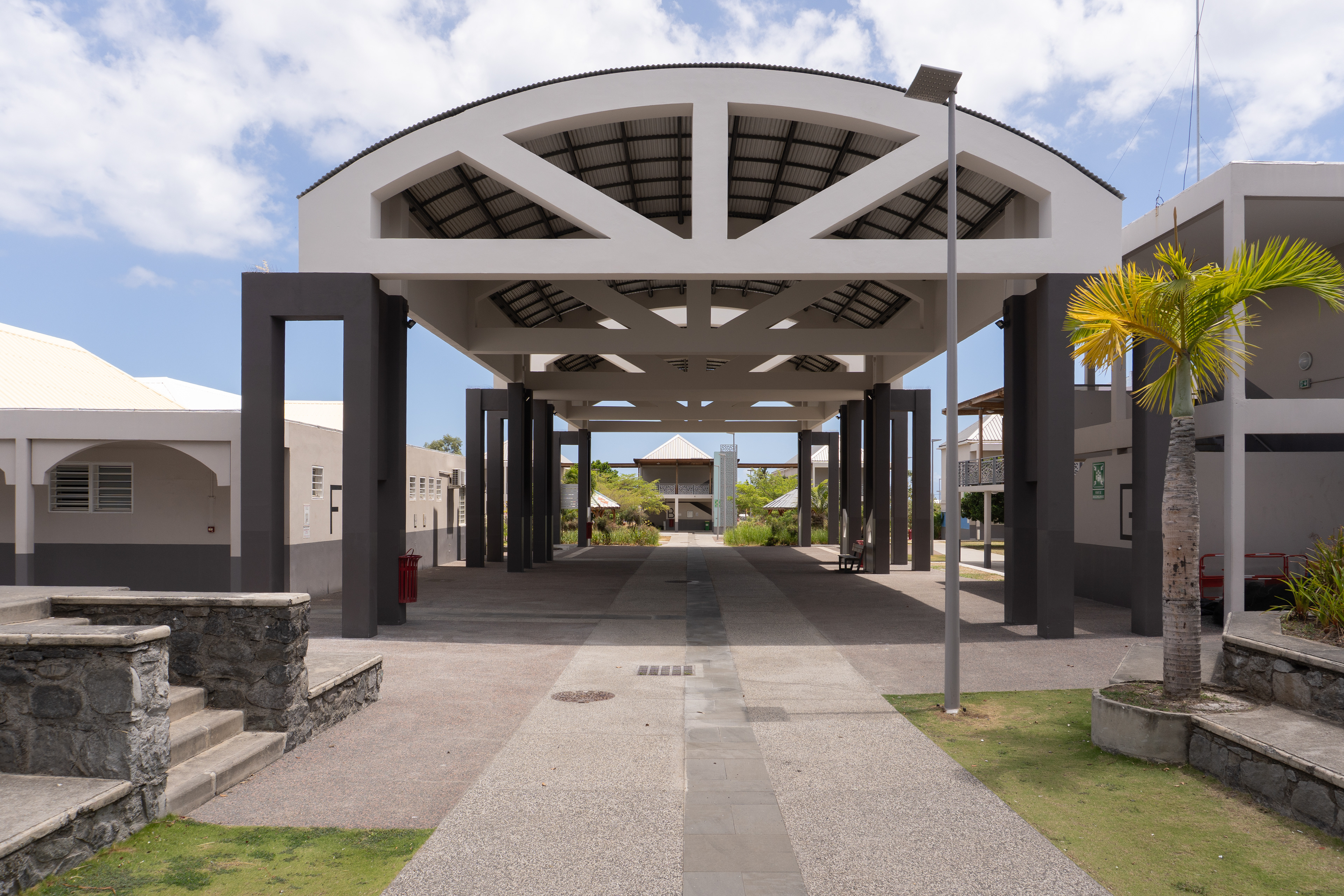 Photographie architecture tropicale réunion 974 Fianu report lycee jean hinglo