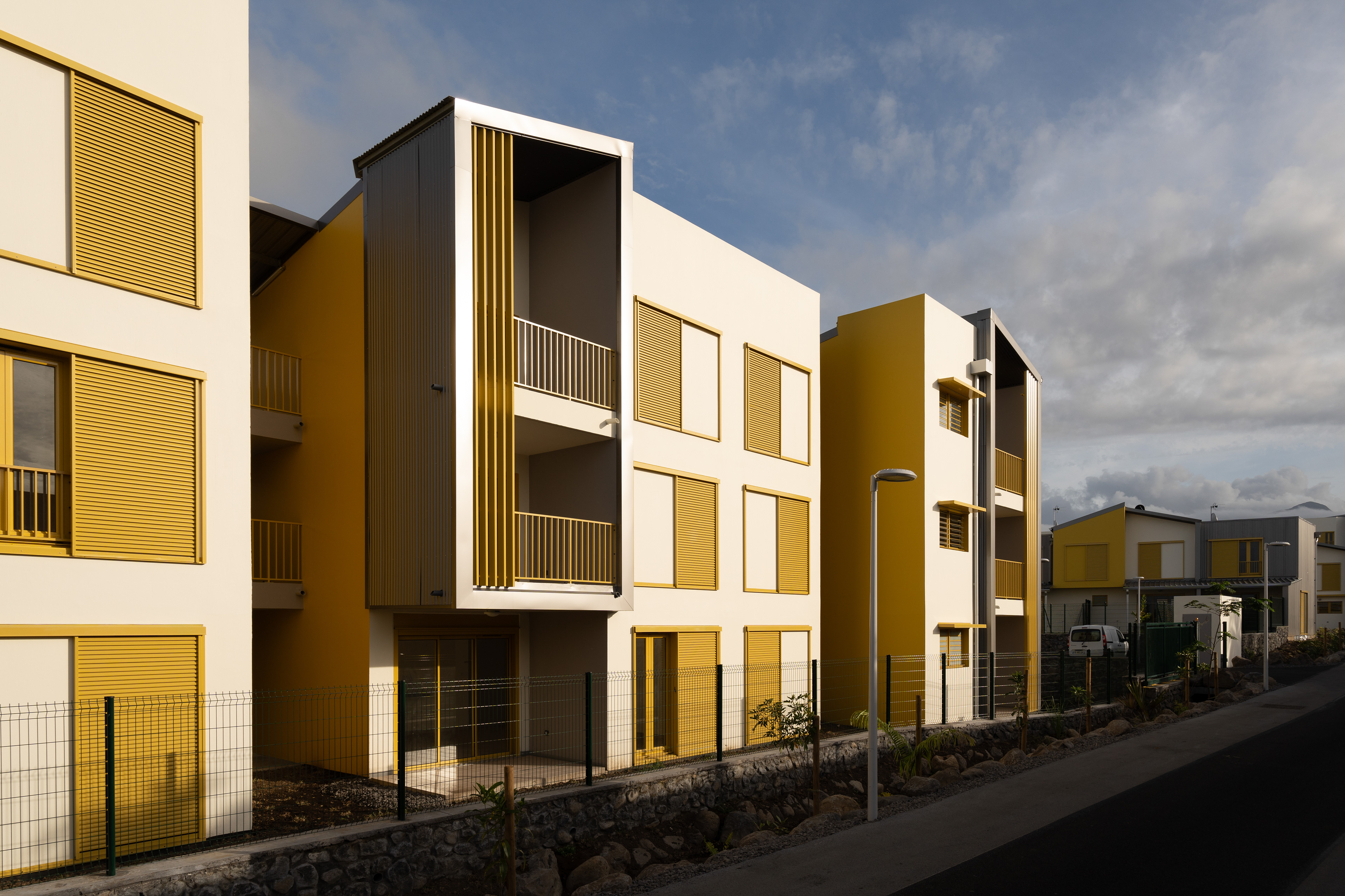 Photographie architecture réunion 974 saint-andré résidence alice laurent perrin lpa jaune