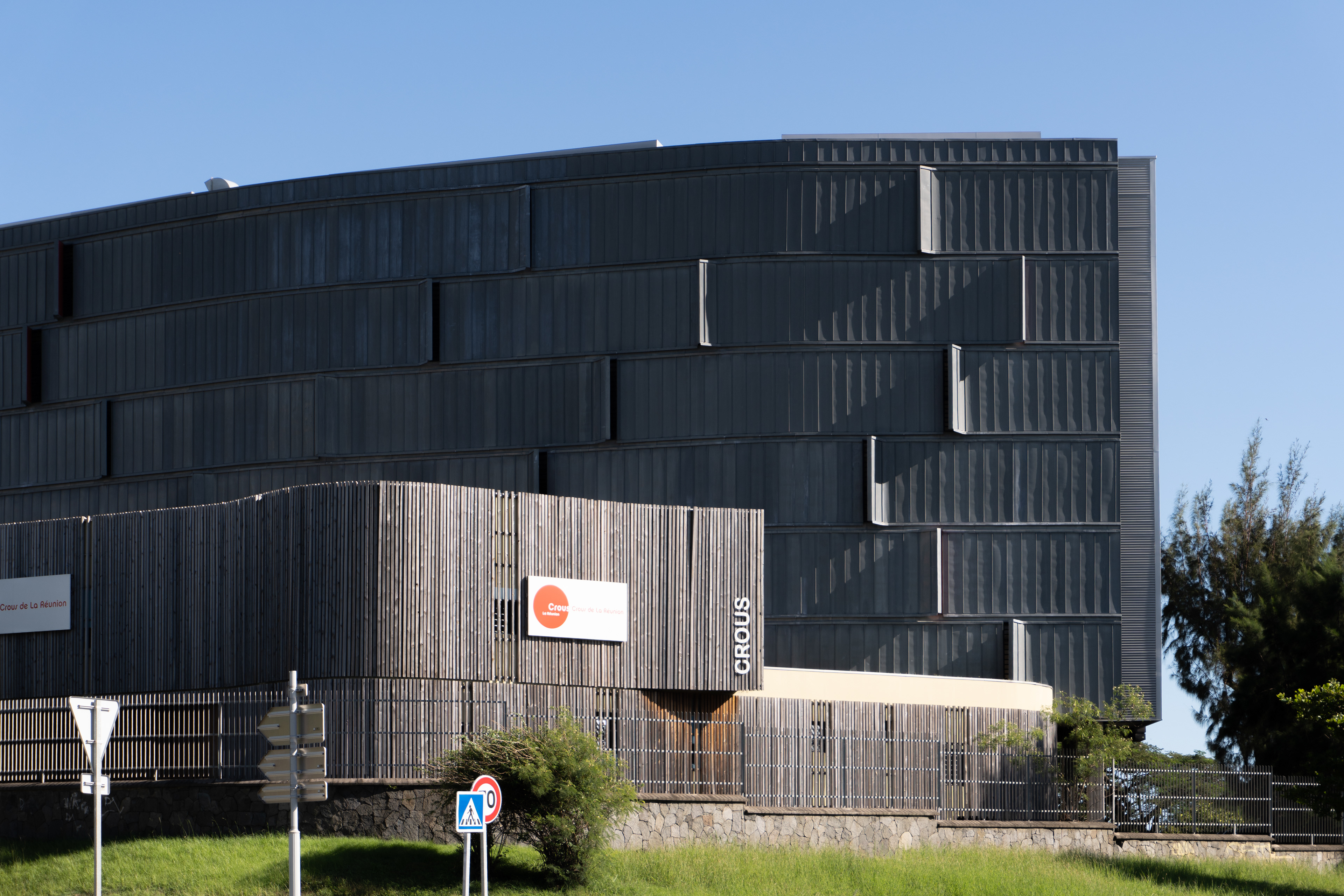 Photographie architecture bioclimatique tropicale réunion résidence crous saint-denis TT