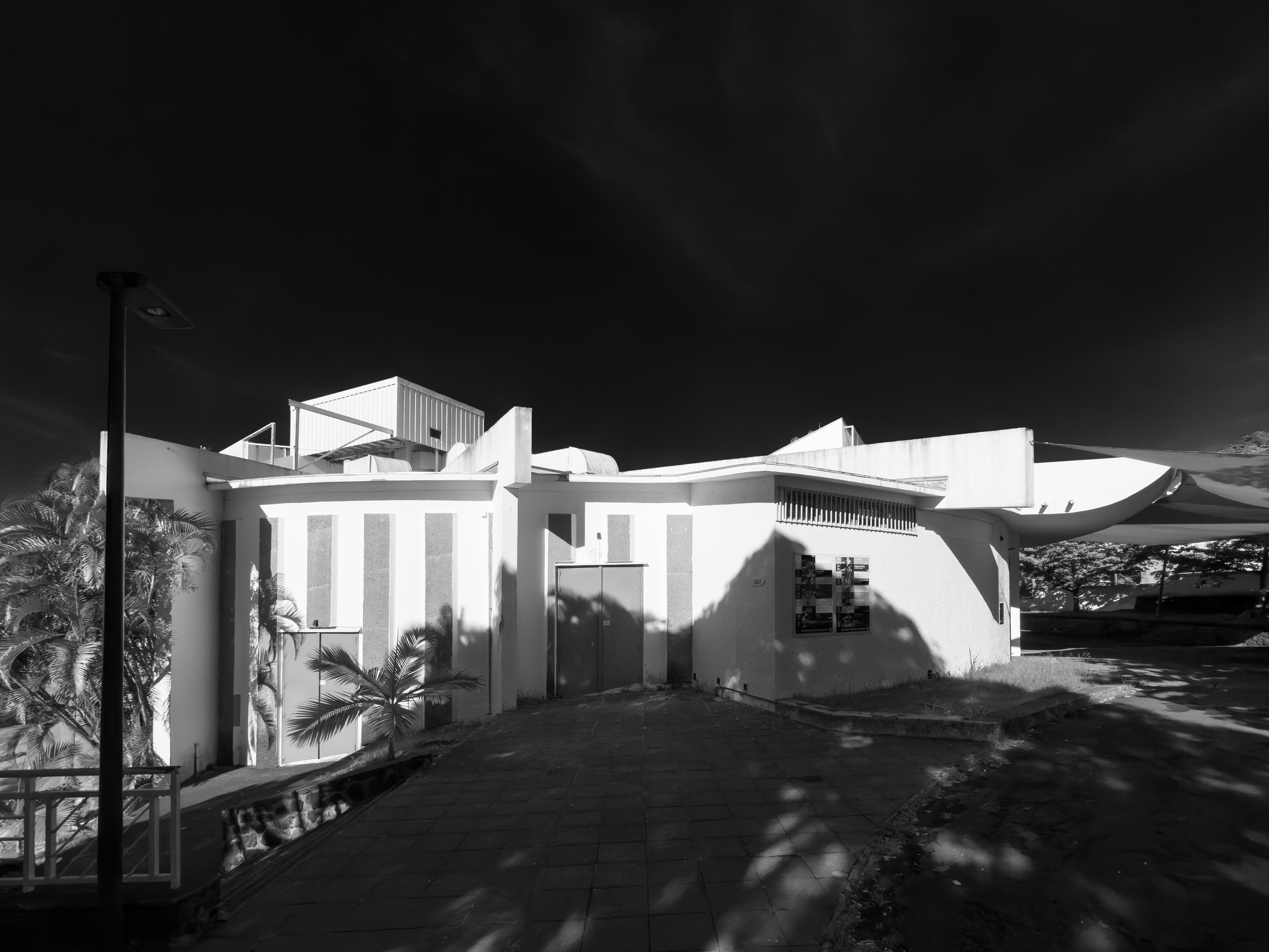 Photographie architecture tropicale réunion 974 Fianu théâtre Luc dont tampon