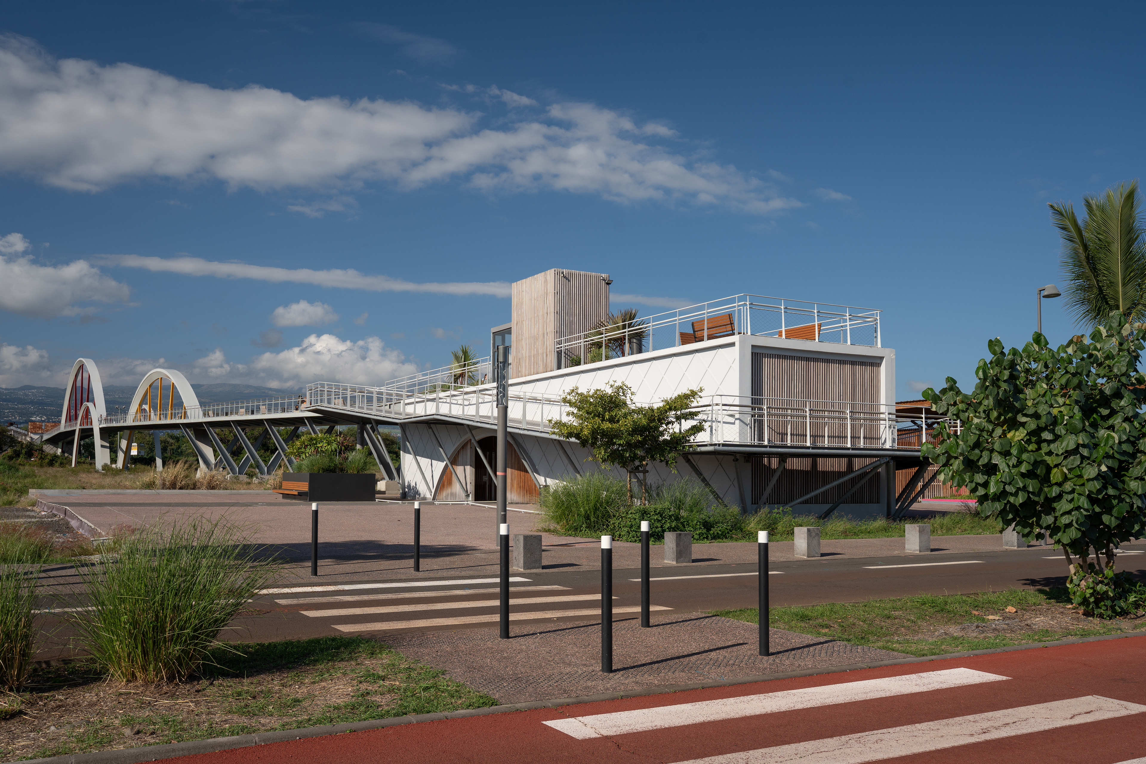 Photographie architecture tropicale réunion 974 pierrefonds passerelle 