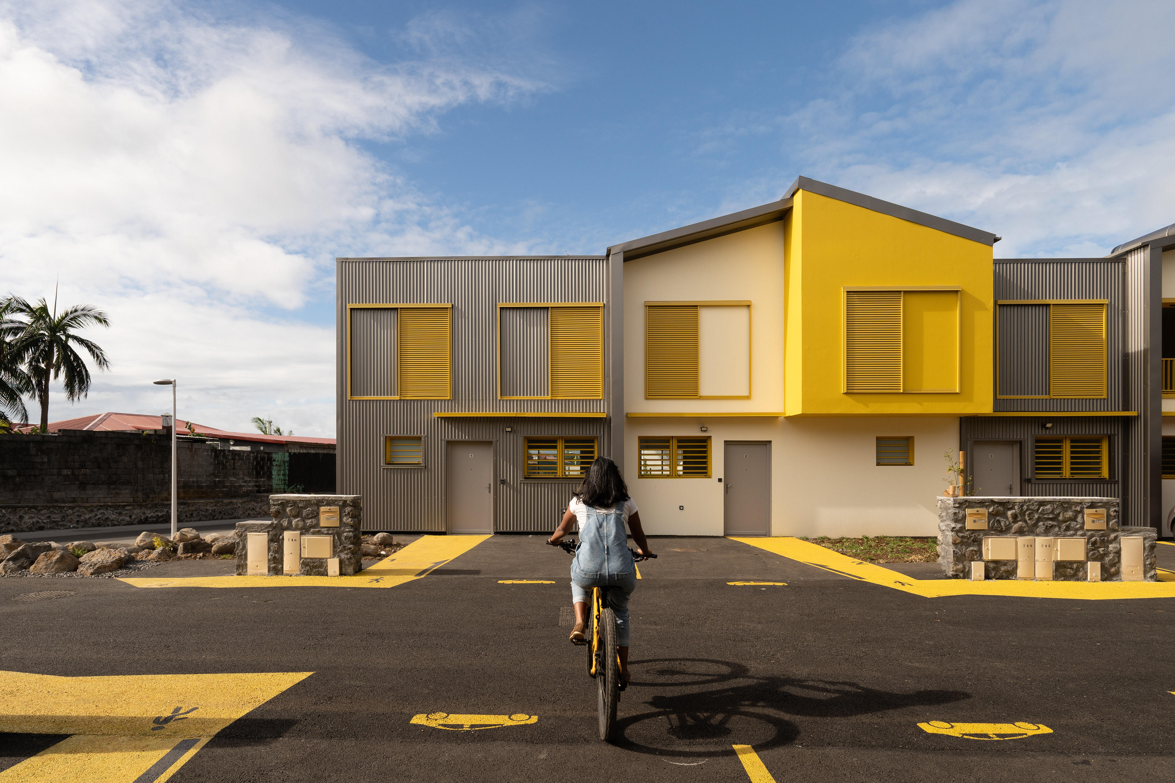 Photographie architecture réunion 974 saint-andré résidence alice laurent perrin lpa jaune