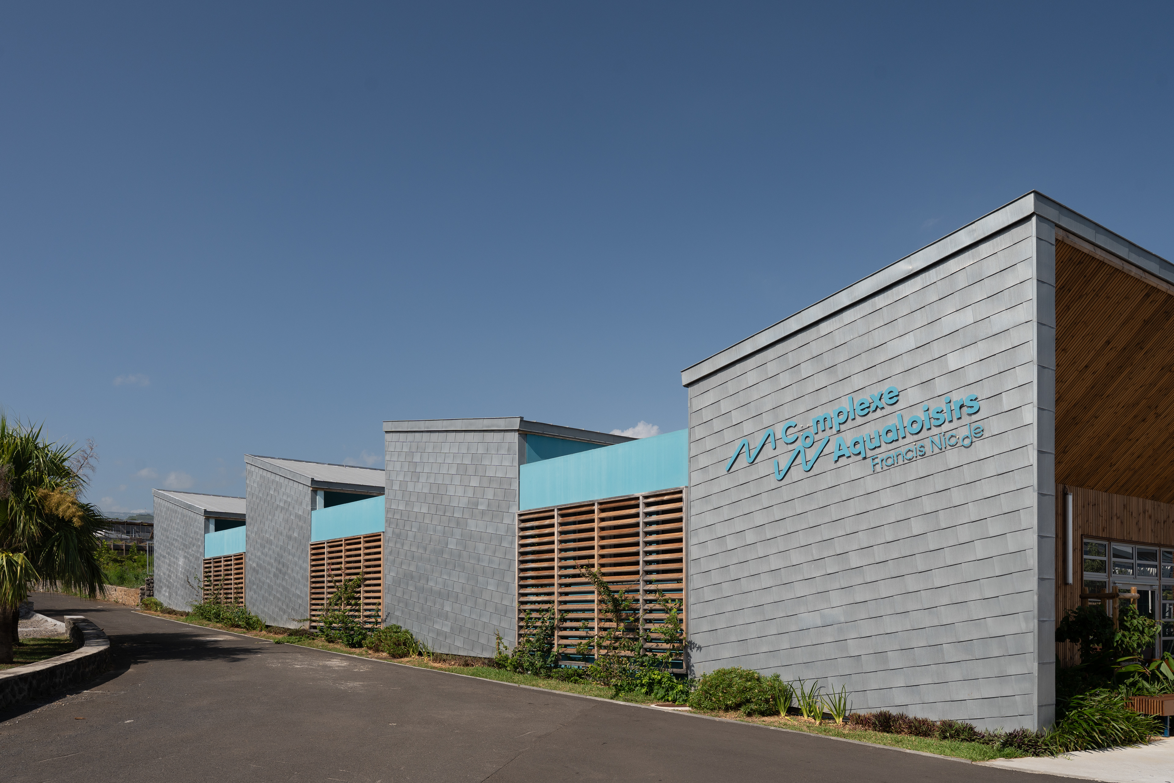 Photographie architecture réunion 974 Co-architectes saint-pierre piscine Francis Nicole Aqualoisirs 