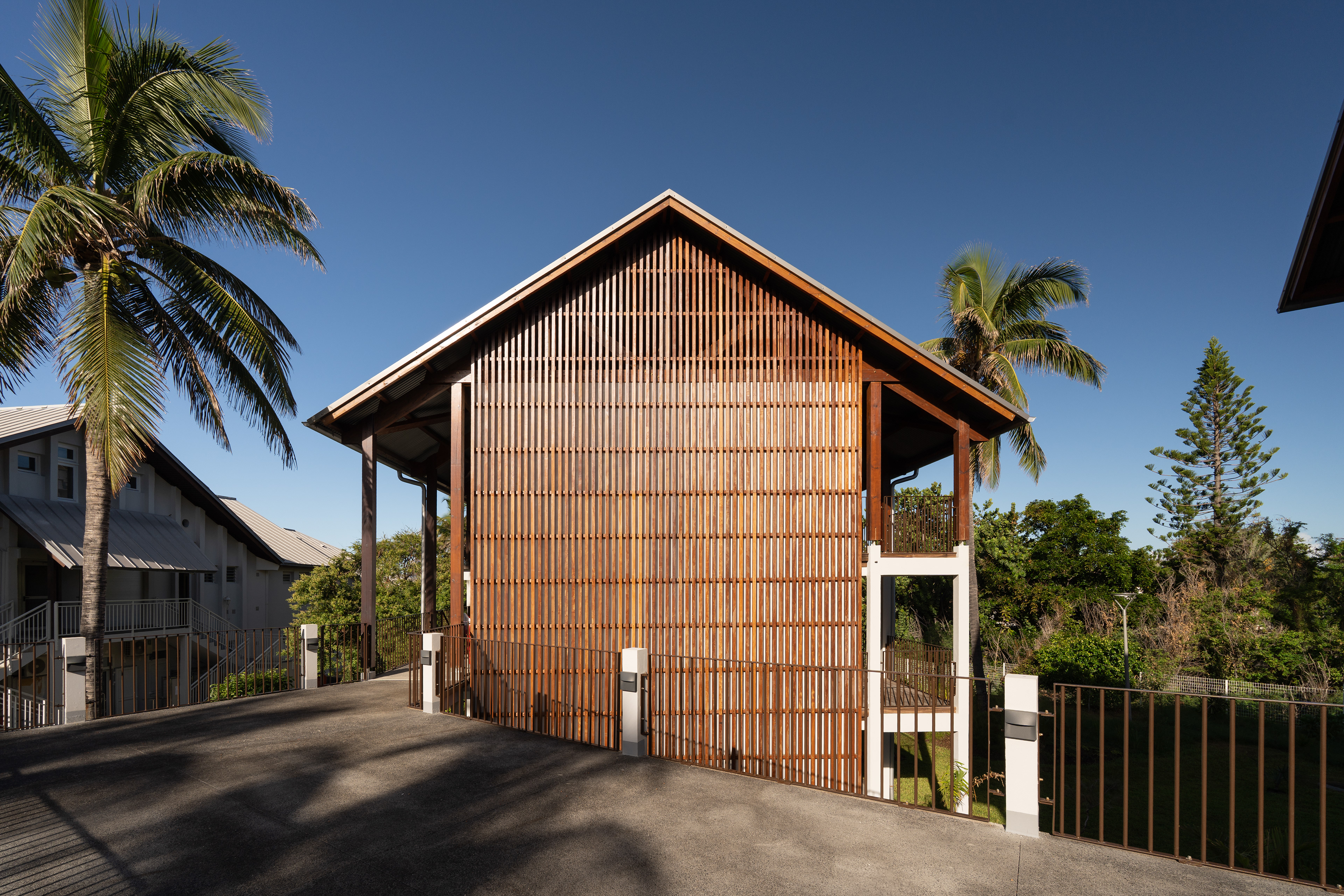 Photographie architecture réunion 974 COGOHR HOTEL TOURISME TROIS-BASSINS SOURIS-CHAUDE