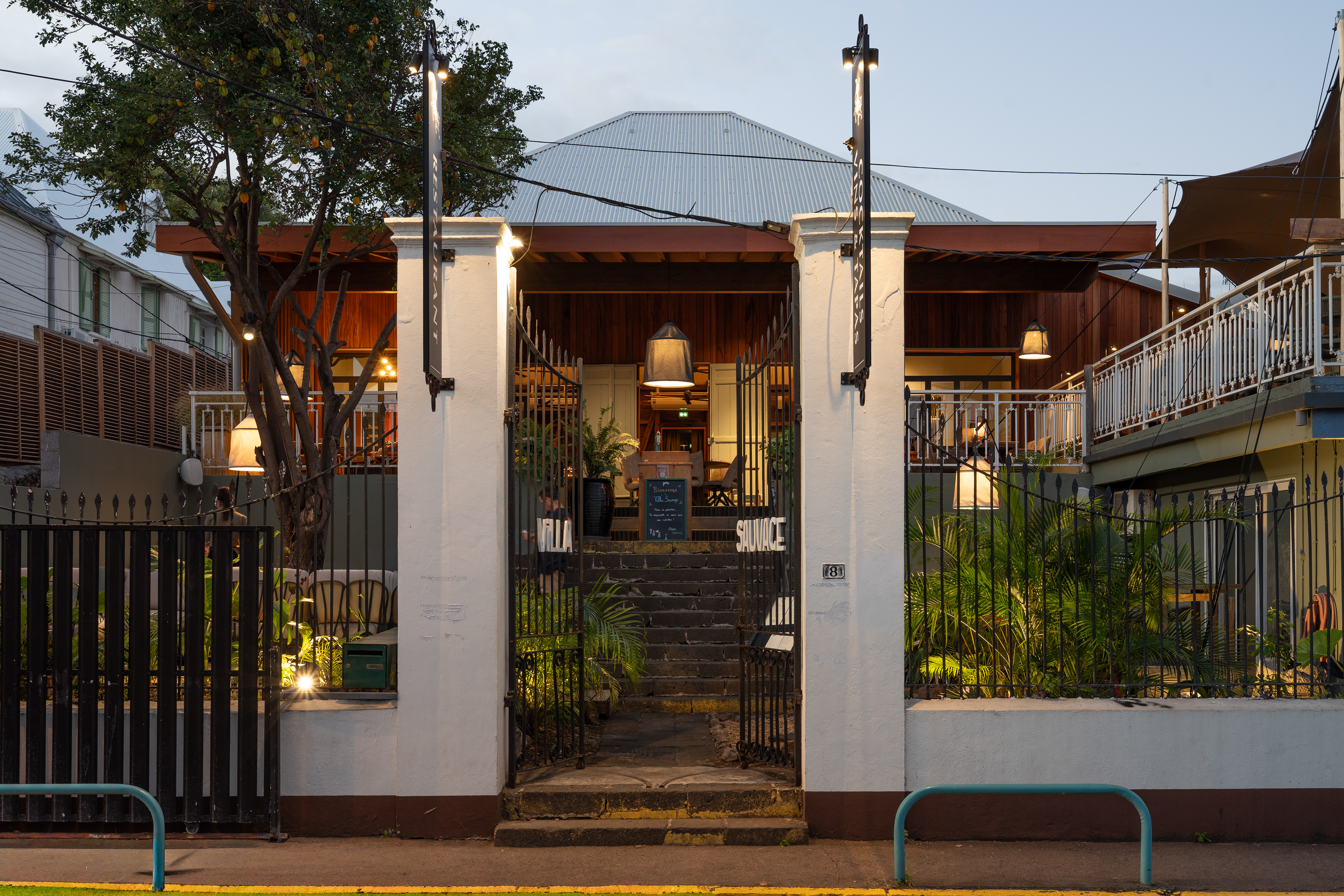 Photographie architecture tropicale réunion 974 Lotek restaurant villa sauvage saint-pierre