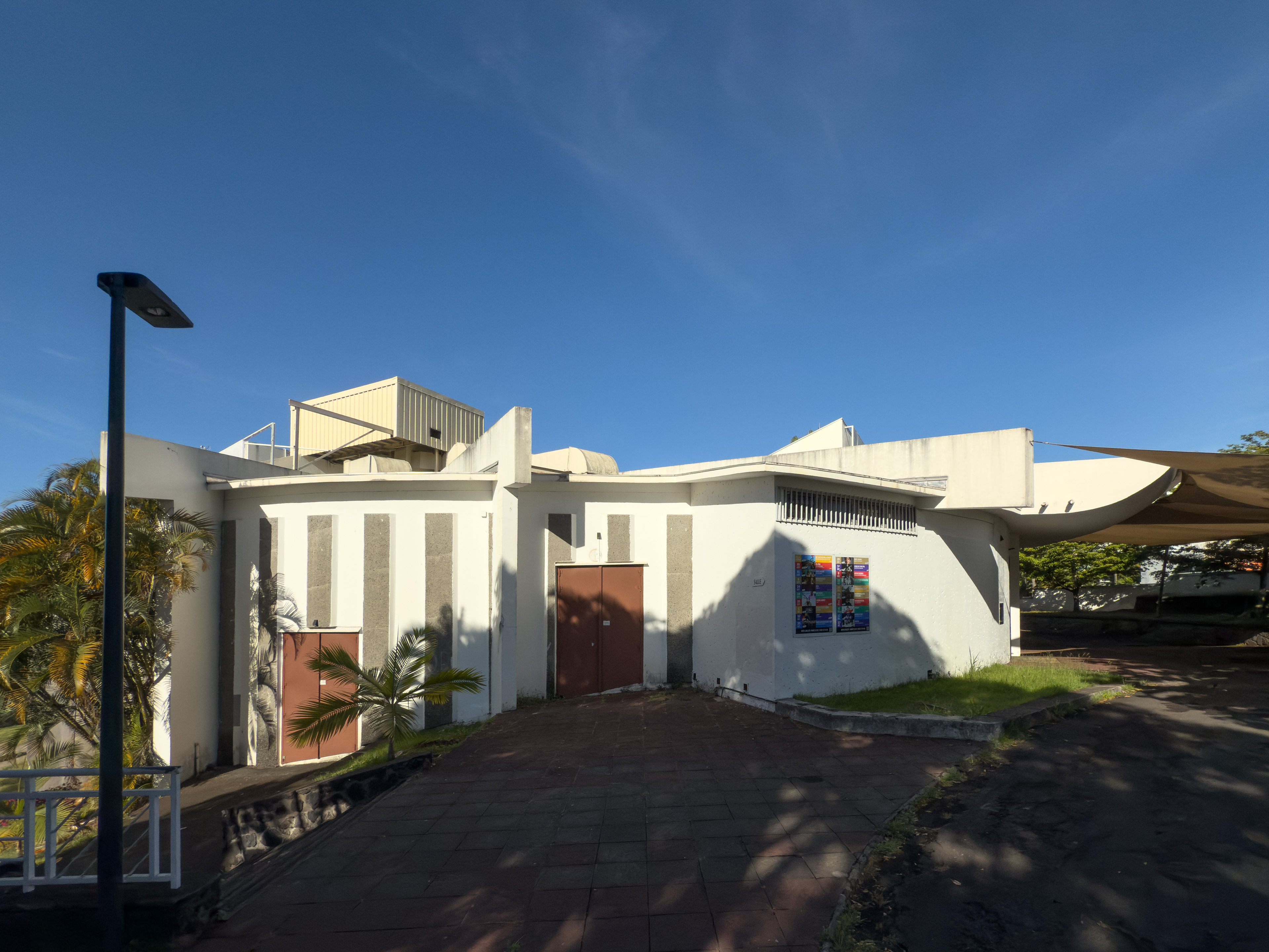  Photographie architecture tropicale réunion 974 Fianu théâtre Luc dont tampon