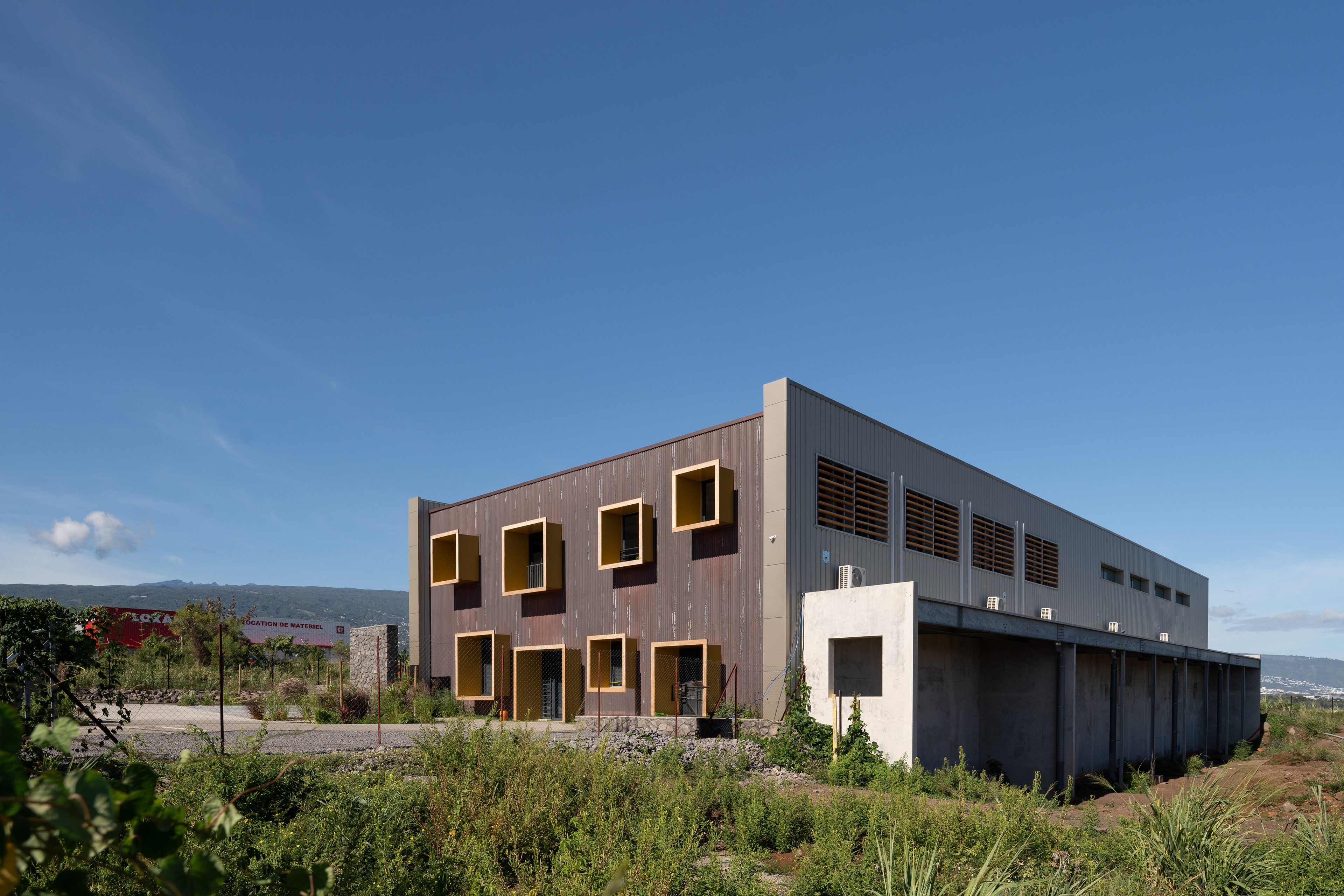  Photographie architecture réunion 974 hangar industriel TT ARCHITECTURE convenance SRA AFFICHE