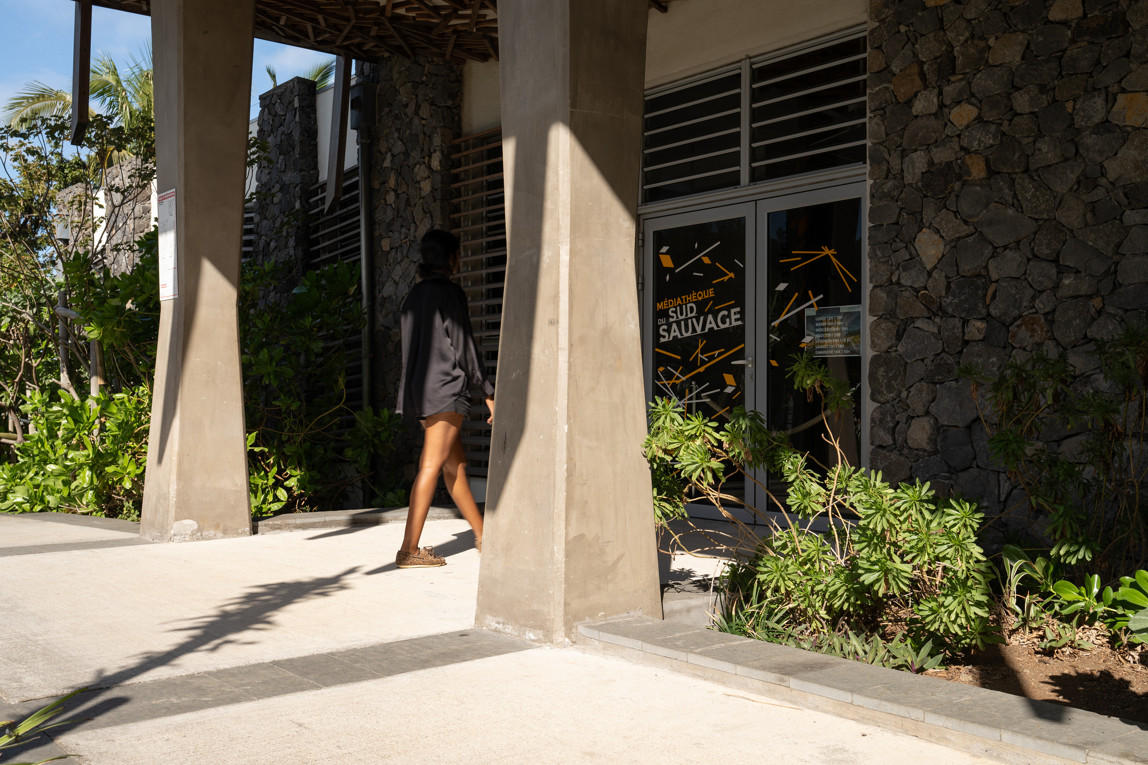 Photographie architecture paysage réunion 974 co-architectes saint-joseph mediatheque sud sauvage 