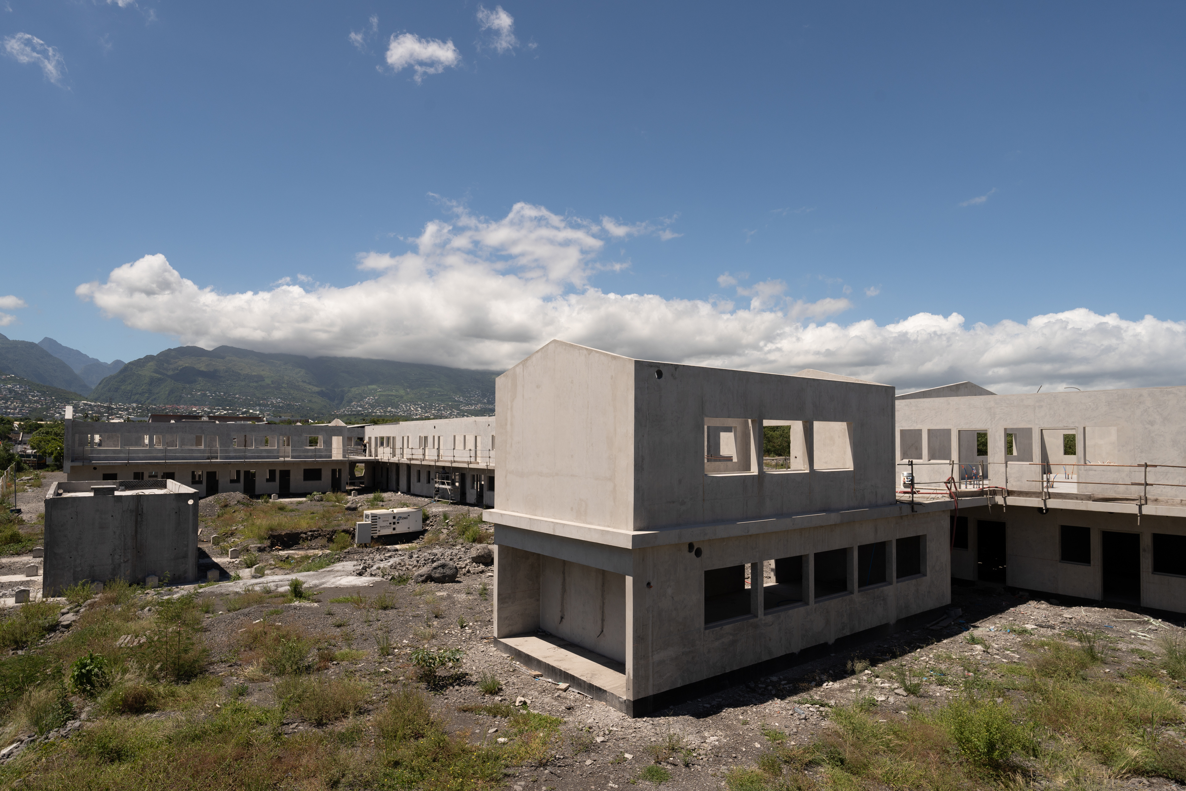 Photographie architecture tropicale réunion 974 altitude80 village austral chantier