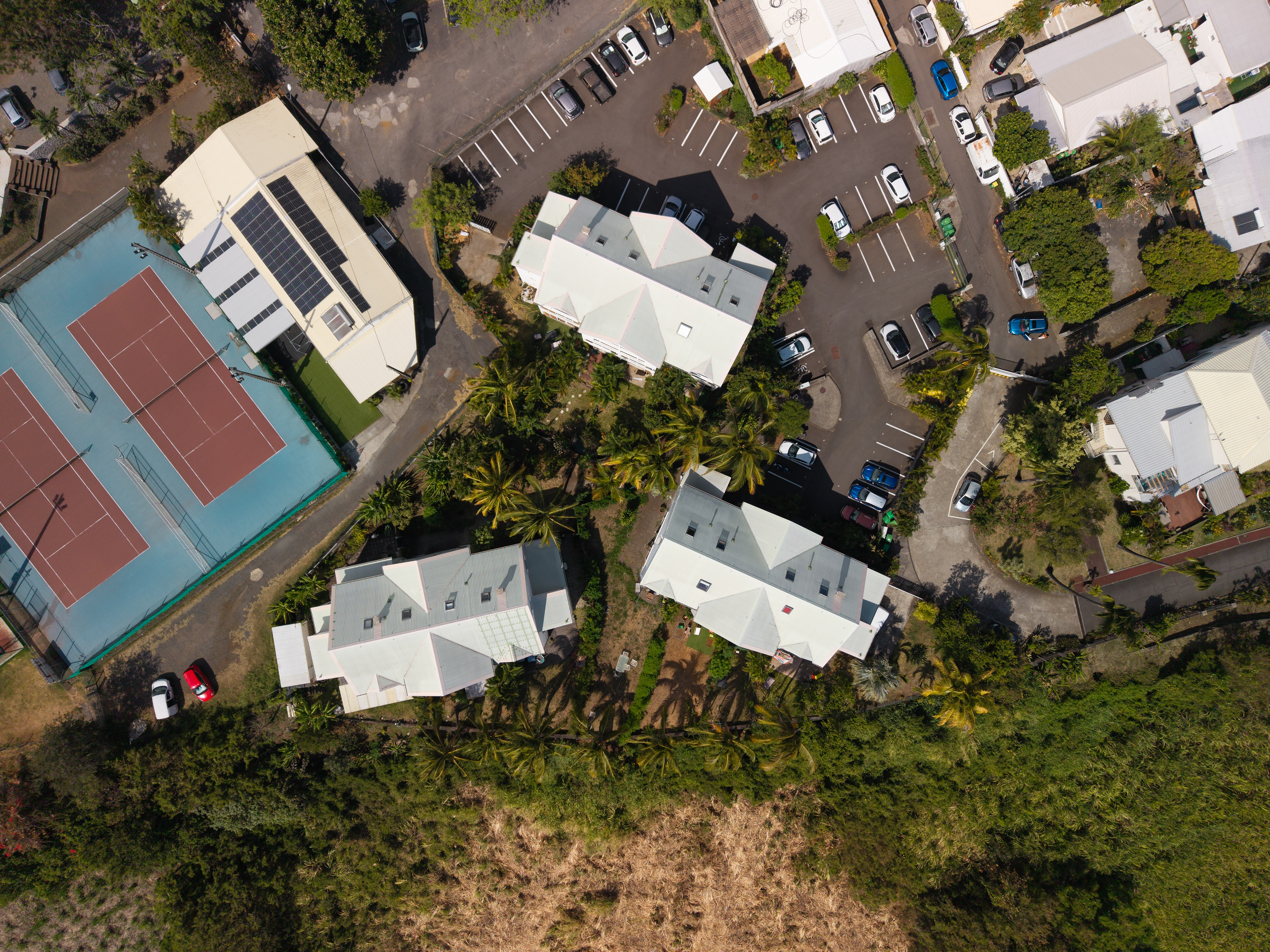 Photographie architecture tropicale réunion 974 Fianu saintpierre tennis
