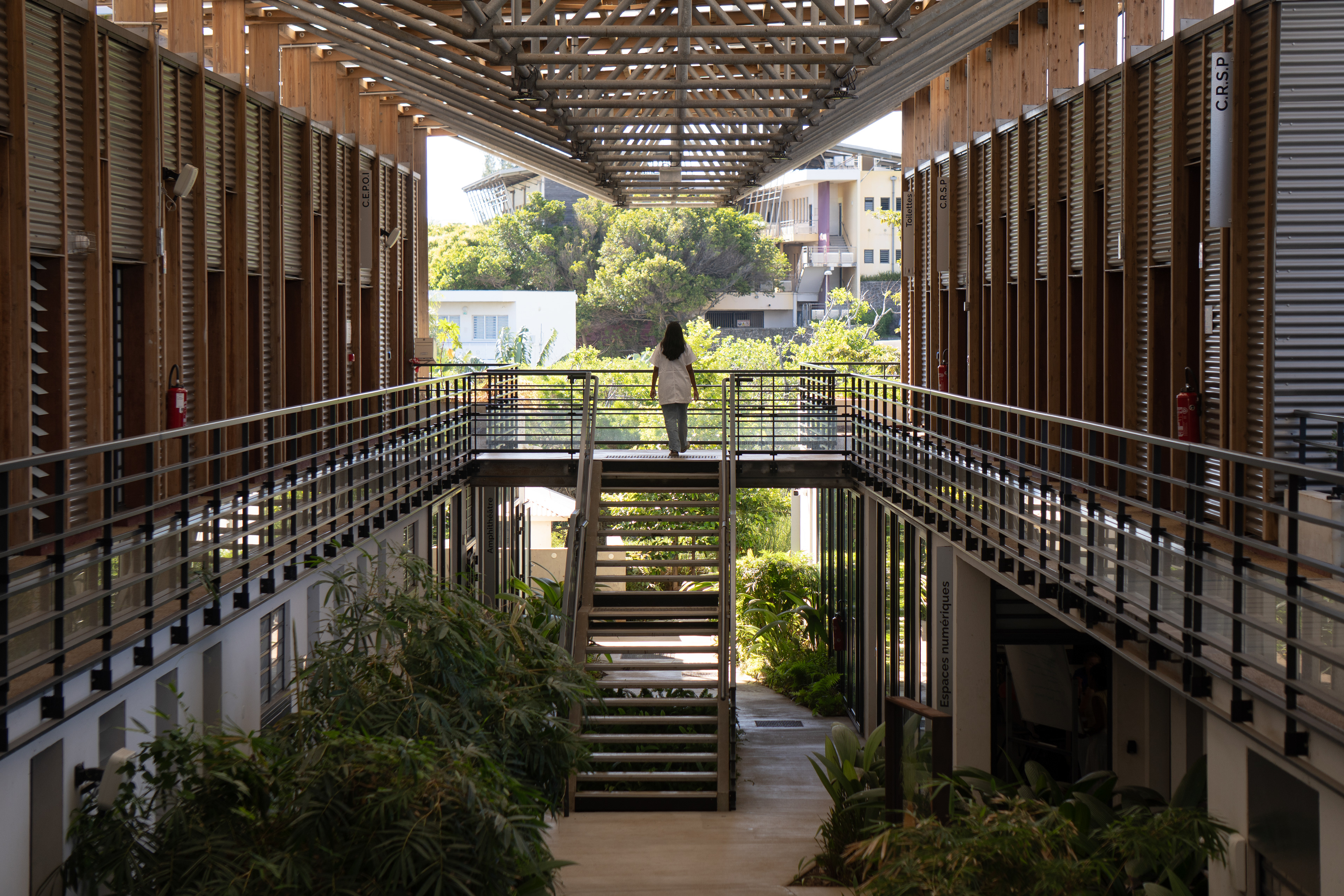 Photographie architecture tropicale réunion 974 UFR Faculte Sante Saint-Pierre