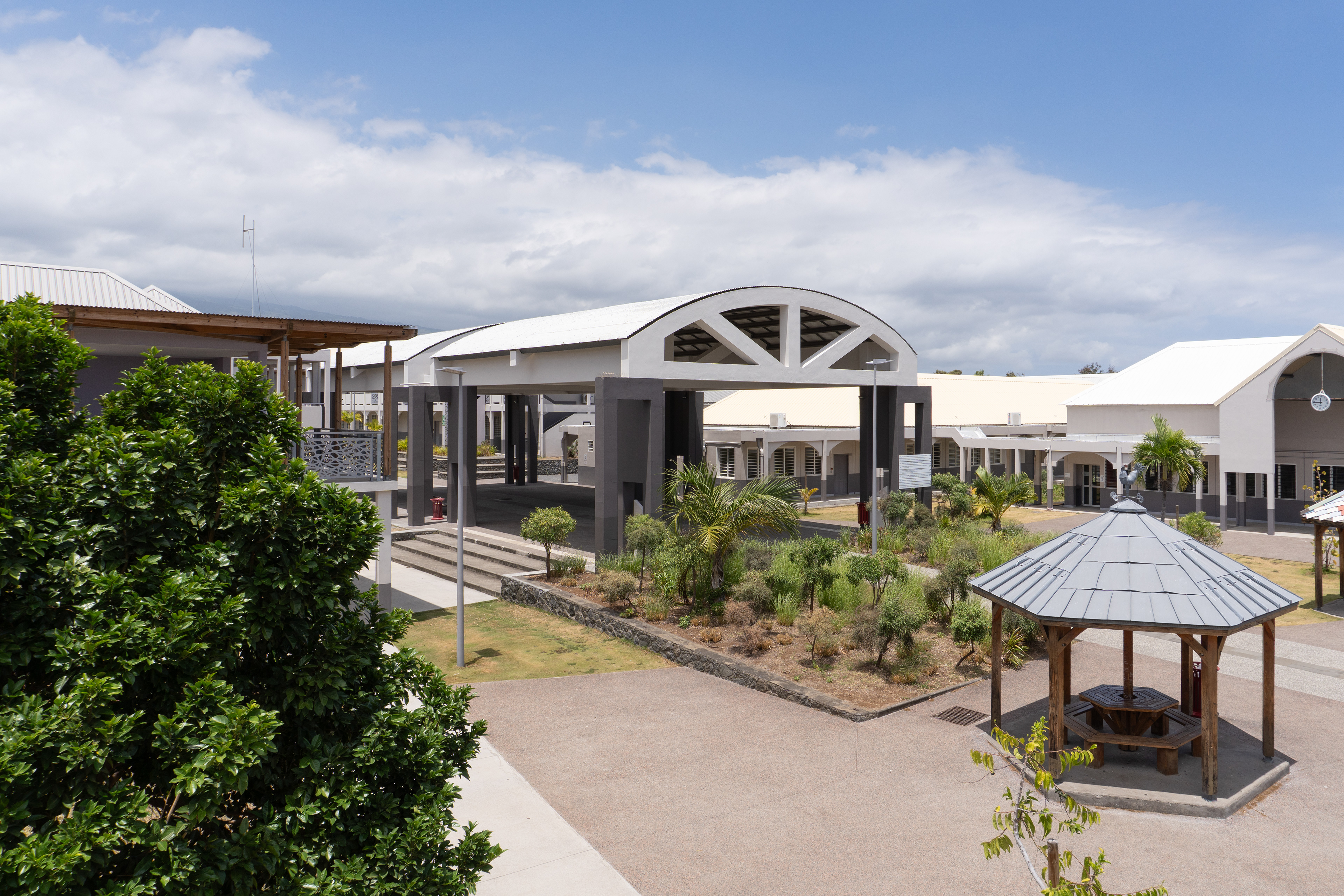 Photographie architecture tropicale réunion 974 Fianu report lycee jean hinglo