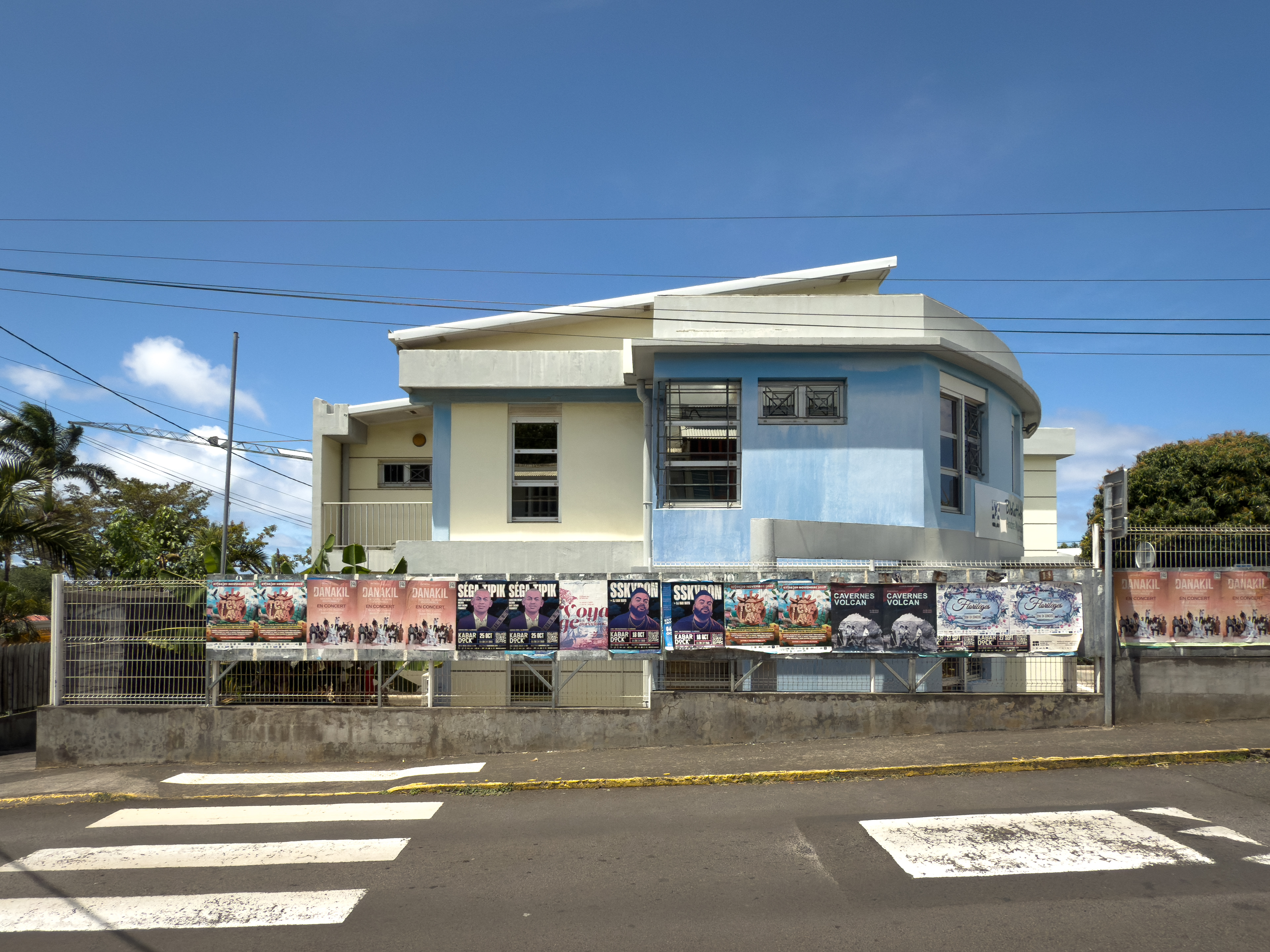 Photographie architecture tropicale réunion 974 Fianu bilitotheque étang-salé Malraux