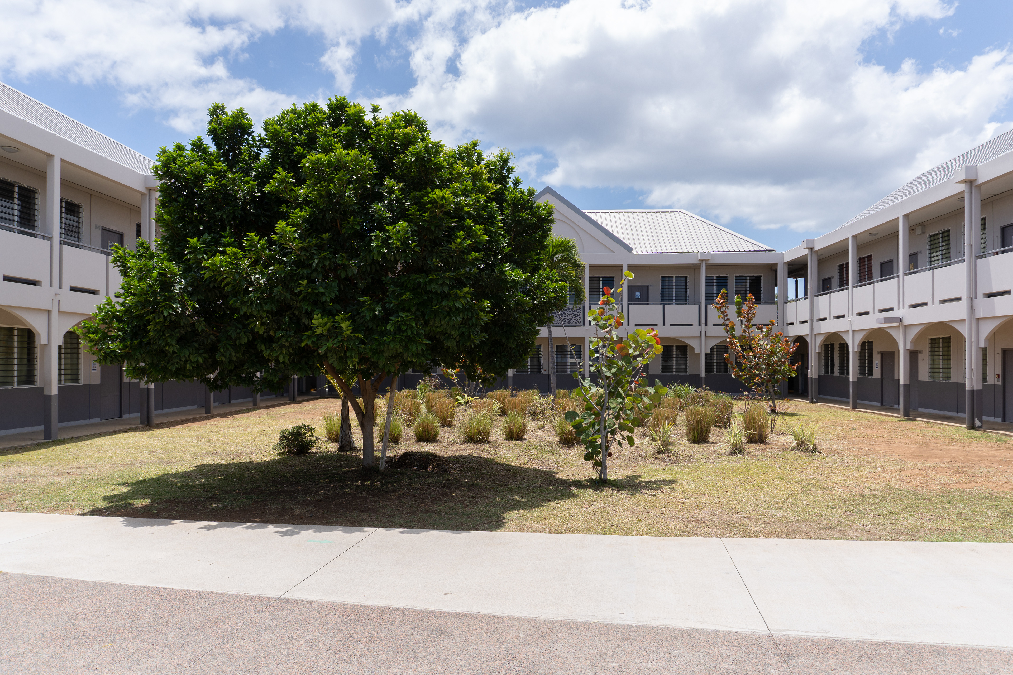 Photographie architecture tropicale réunion 974 Fianu report lycee jean hinglo